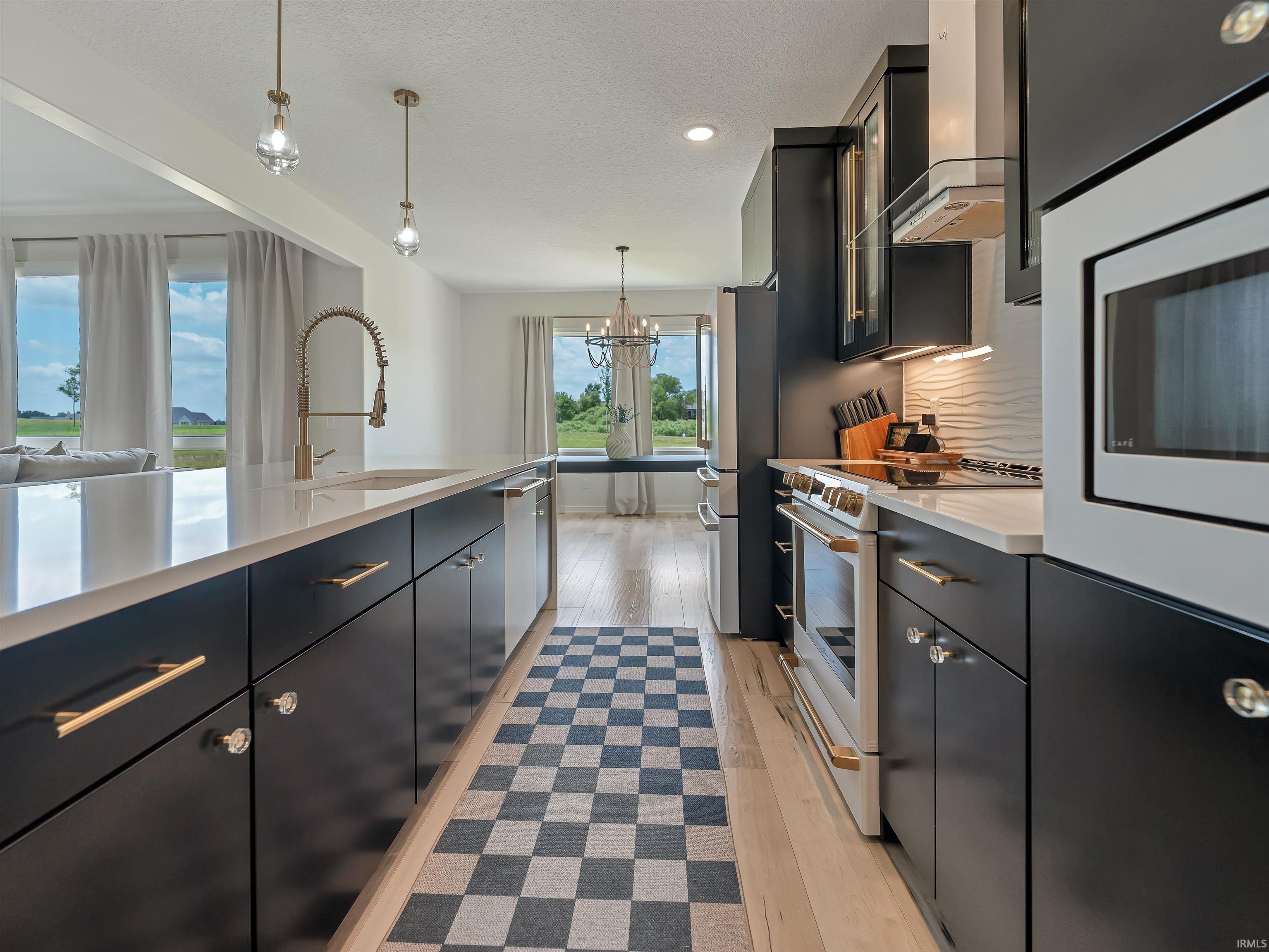 Photo 14 of 2021 Fairway Drive