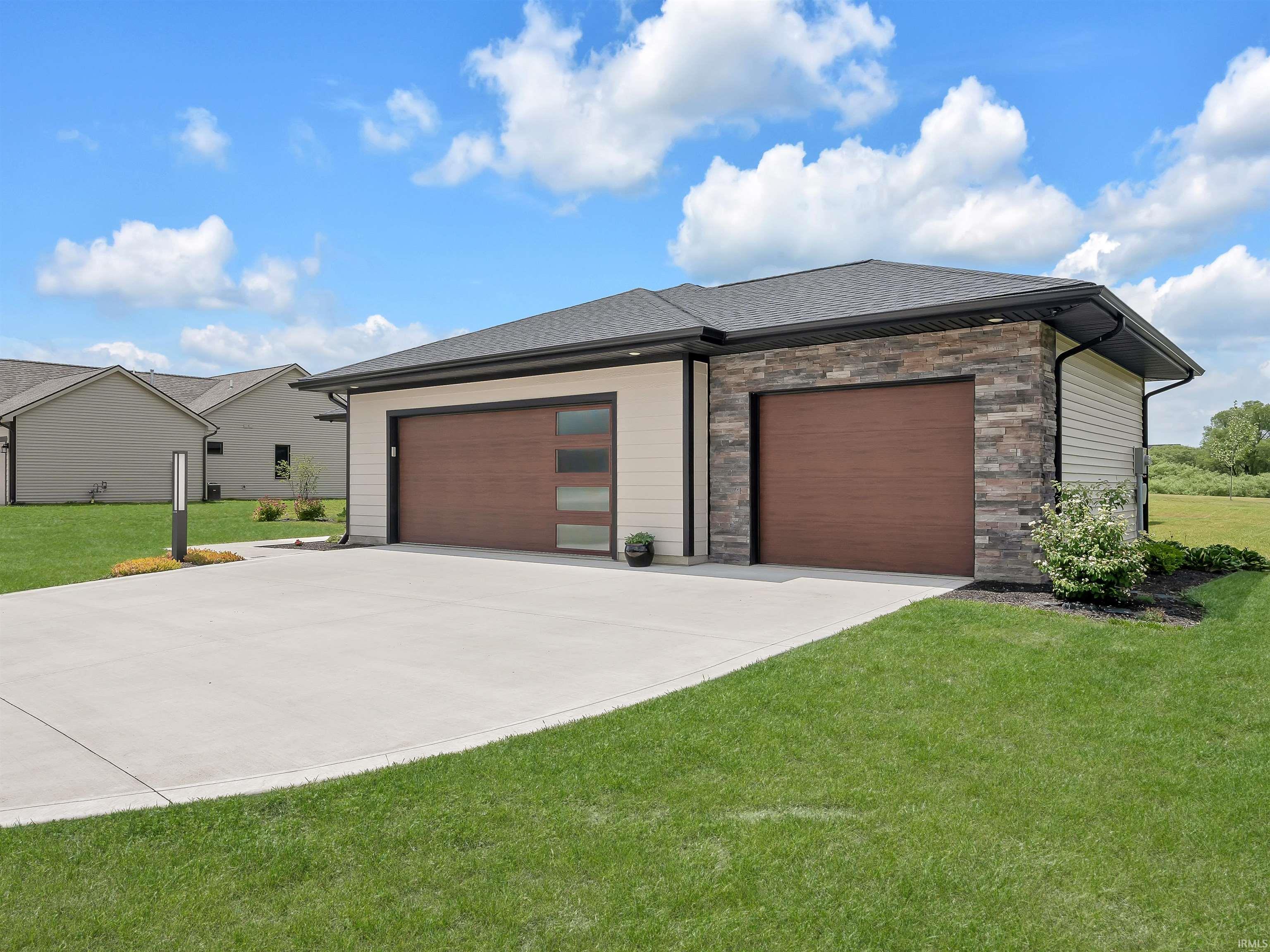 Photo 3 of 2021 Fairway Drive