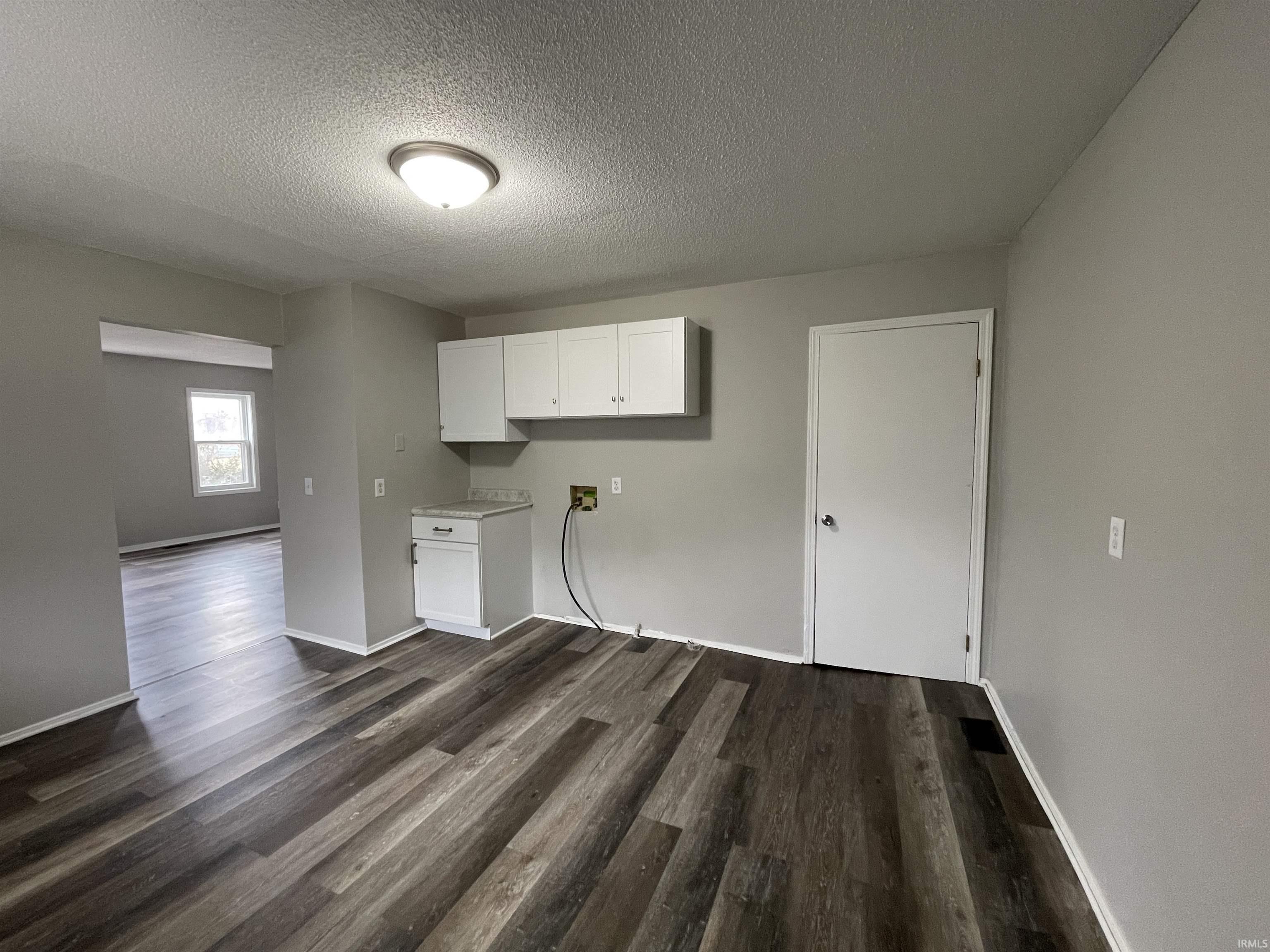 Photo 4 of 819 Eckart Street