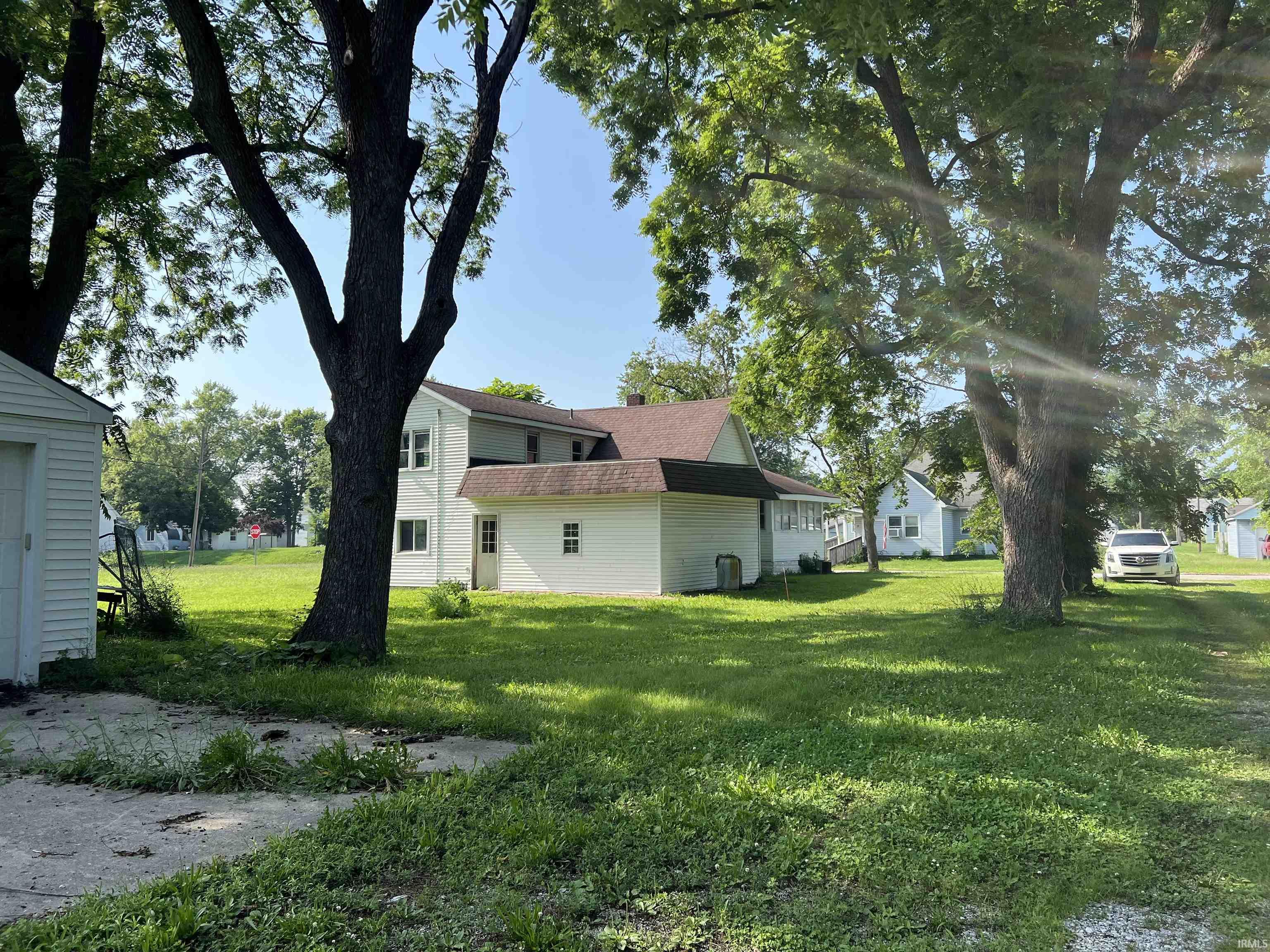 Homes for sale in Elwood, IN | 2107 N C St, Elwood, IN 46036 | MLS# 202528572