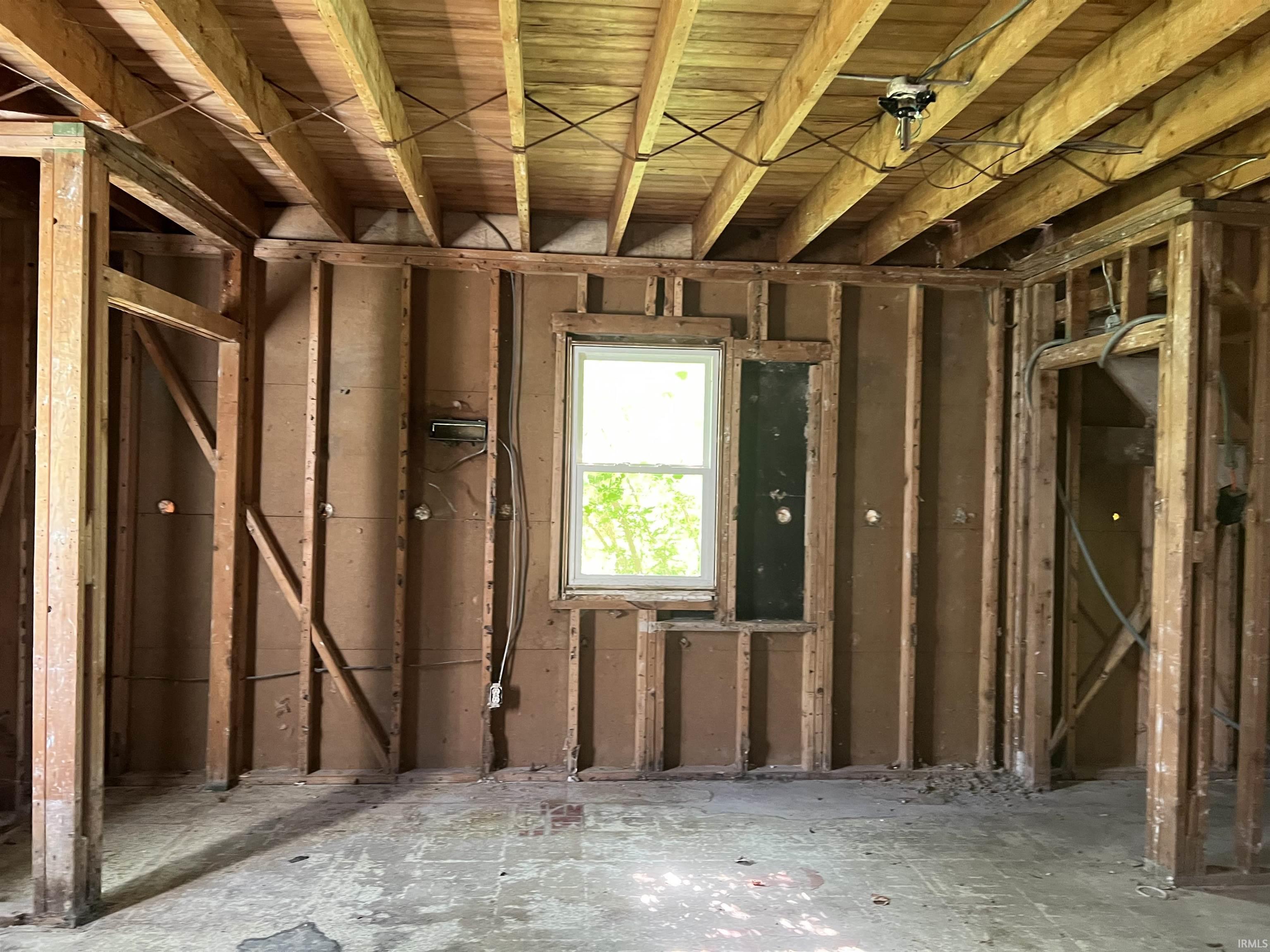 Homes for sale in Elwood, IN | 2107 N C St, Elwood, IN 46036 | MLS# 202528572