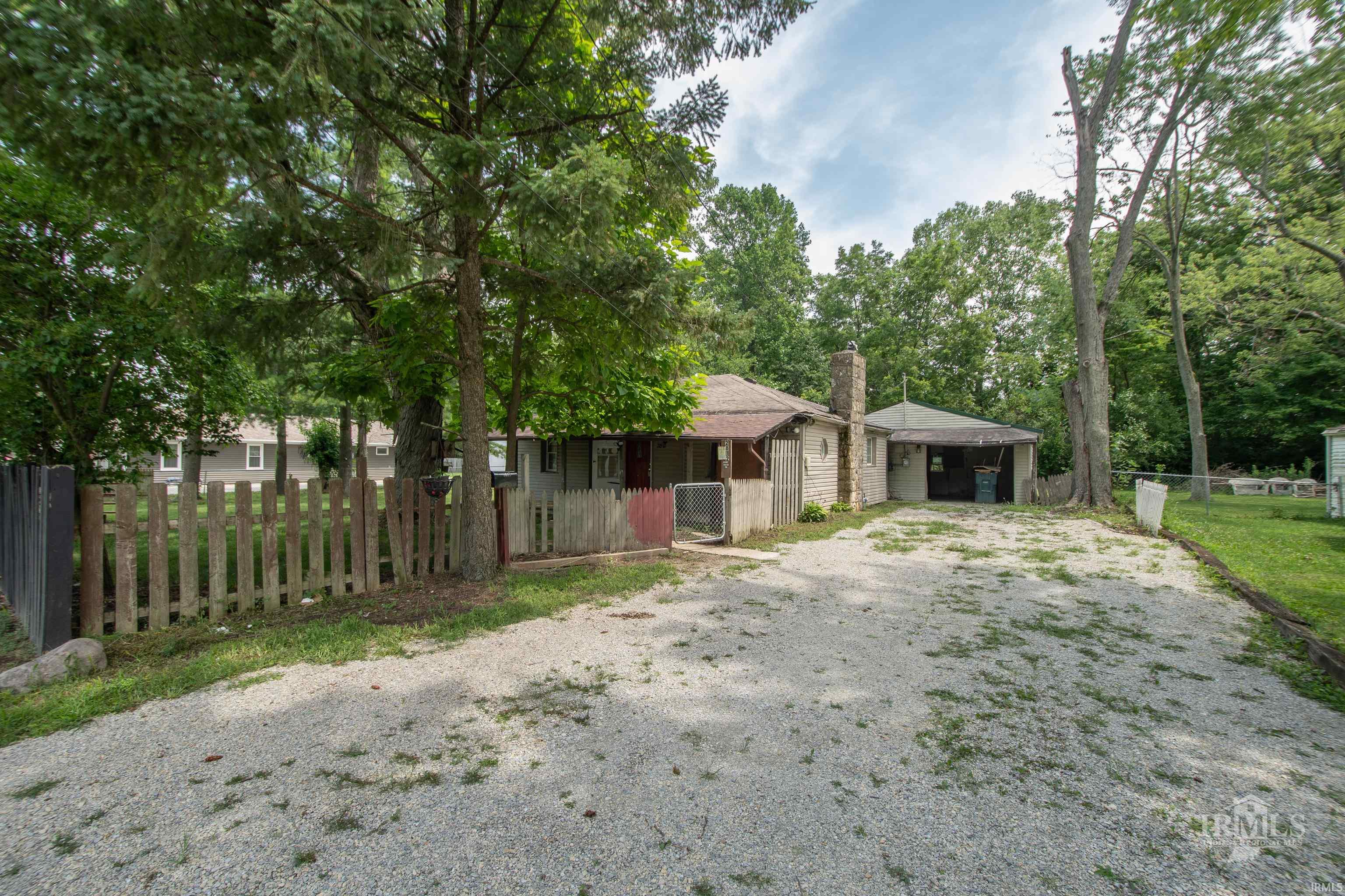 Homes for sale in Muncie, IN | 2812 S Grant St, Muncie, IN 47302 | MLS# 202528578