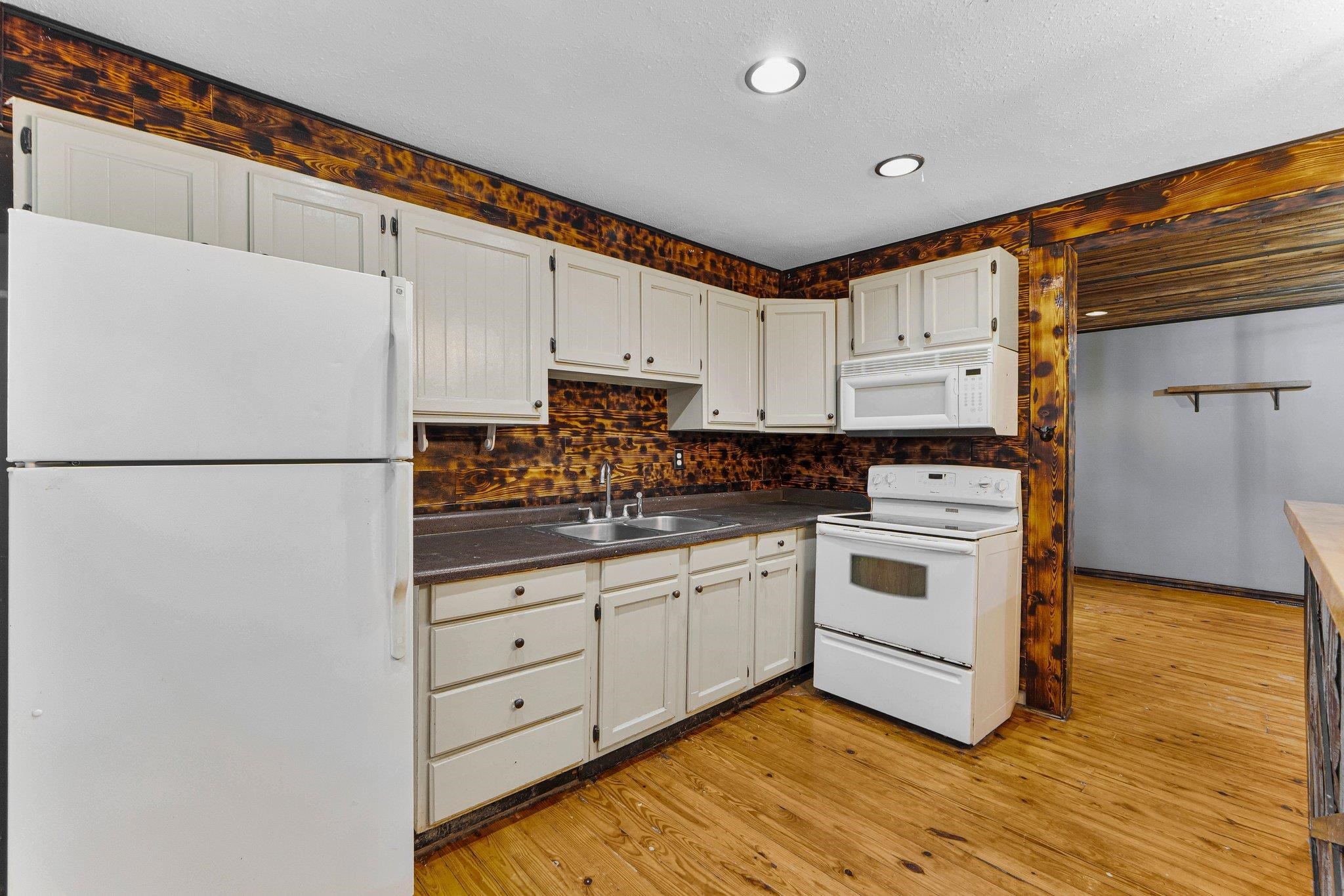 Photo 10 of 11599 E 605 N