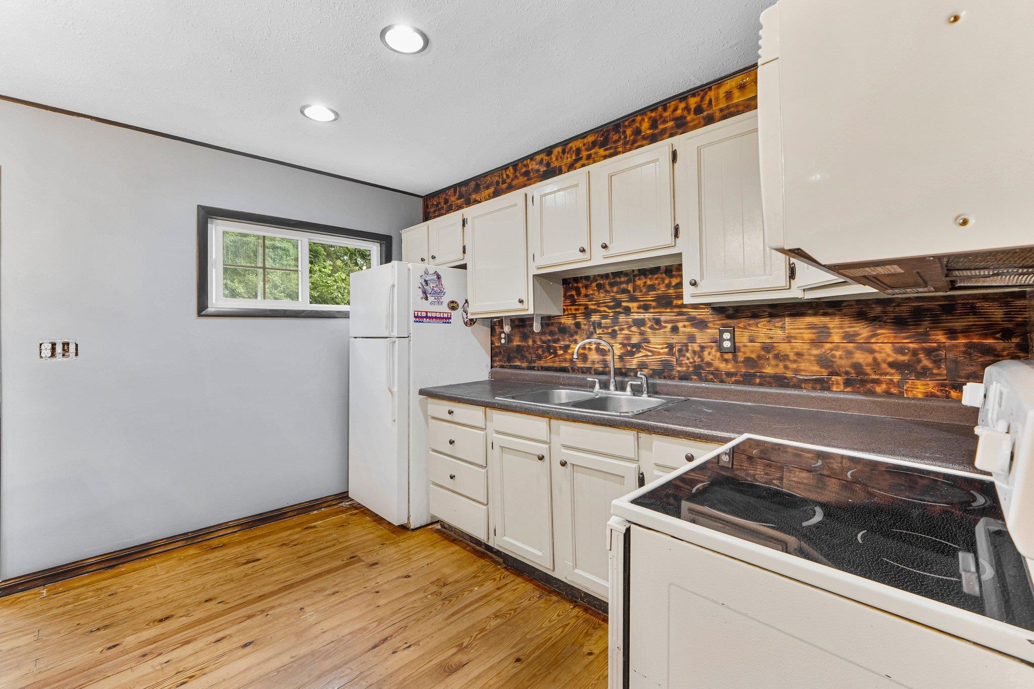 Photo 12 of 11599 E 605 N