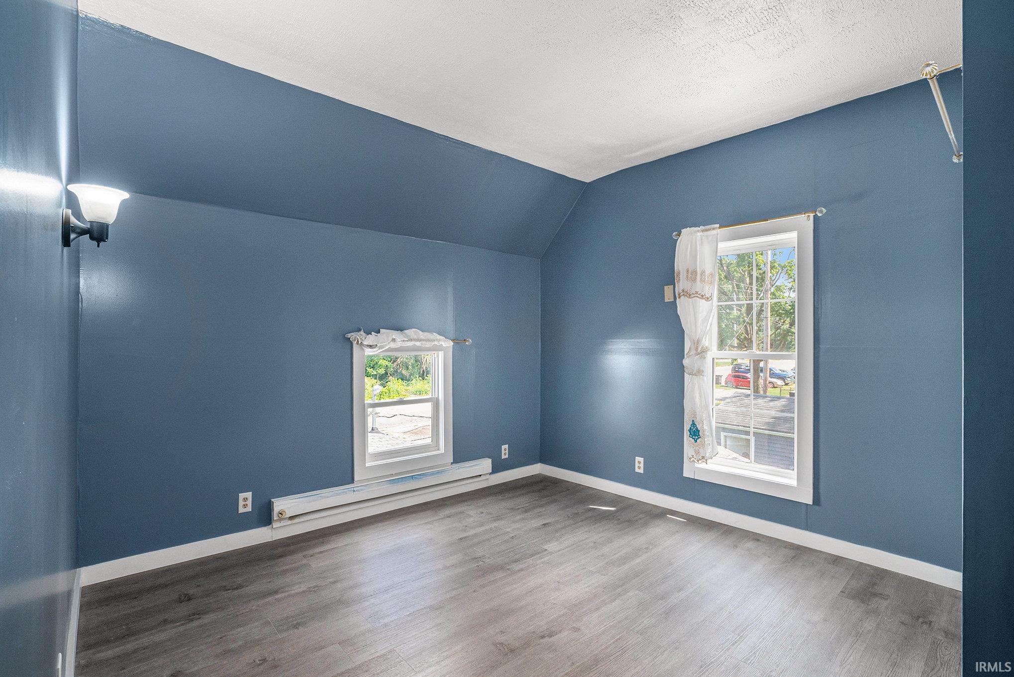 Photo 8 of 525 ASPENWALD Avenue