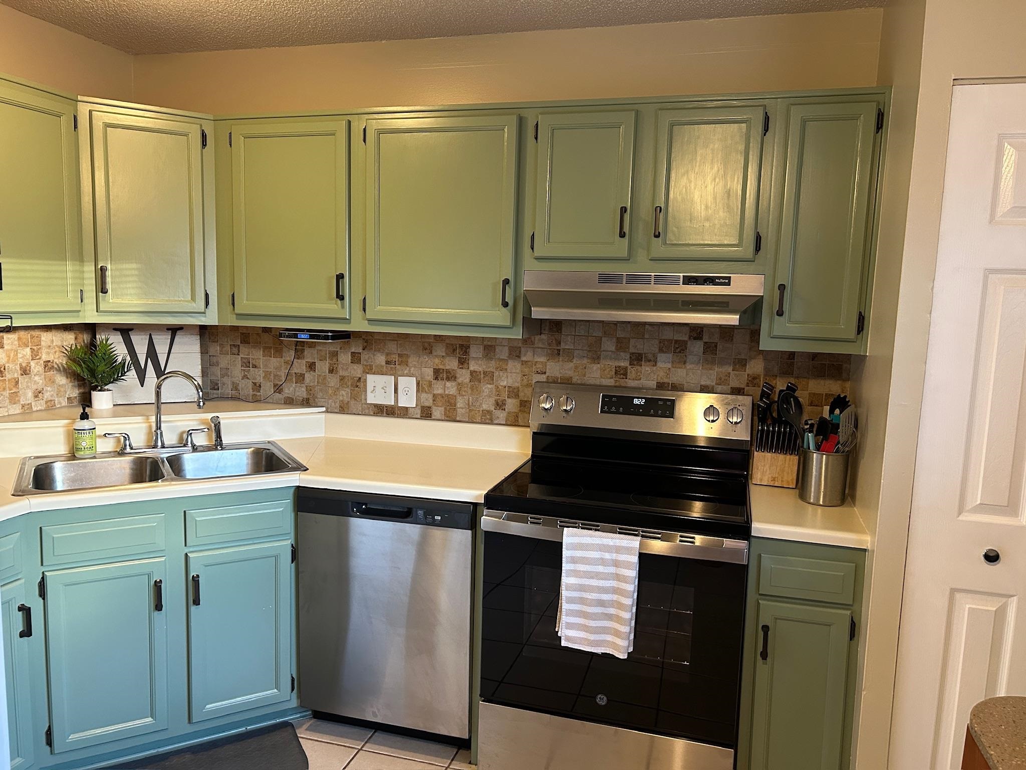 Photo 14 of 15003 Hedgebrook Drive