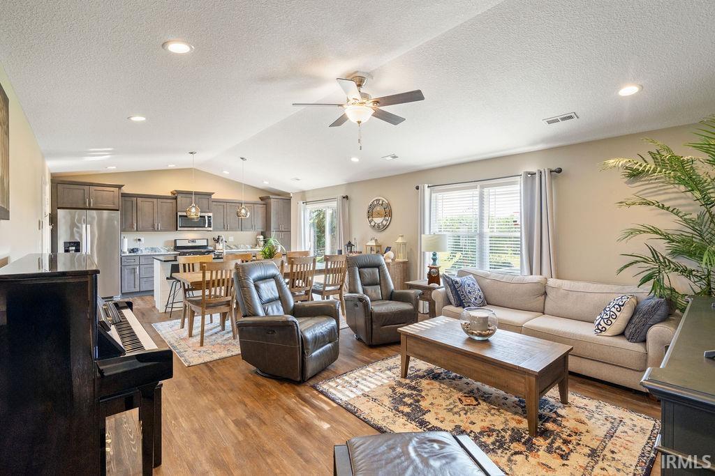 Photo 4 of 4643 N St Rd 13