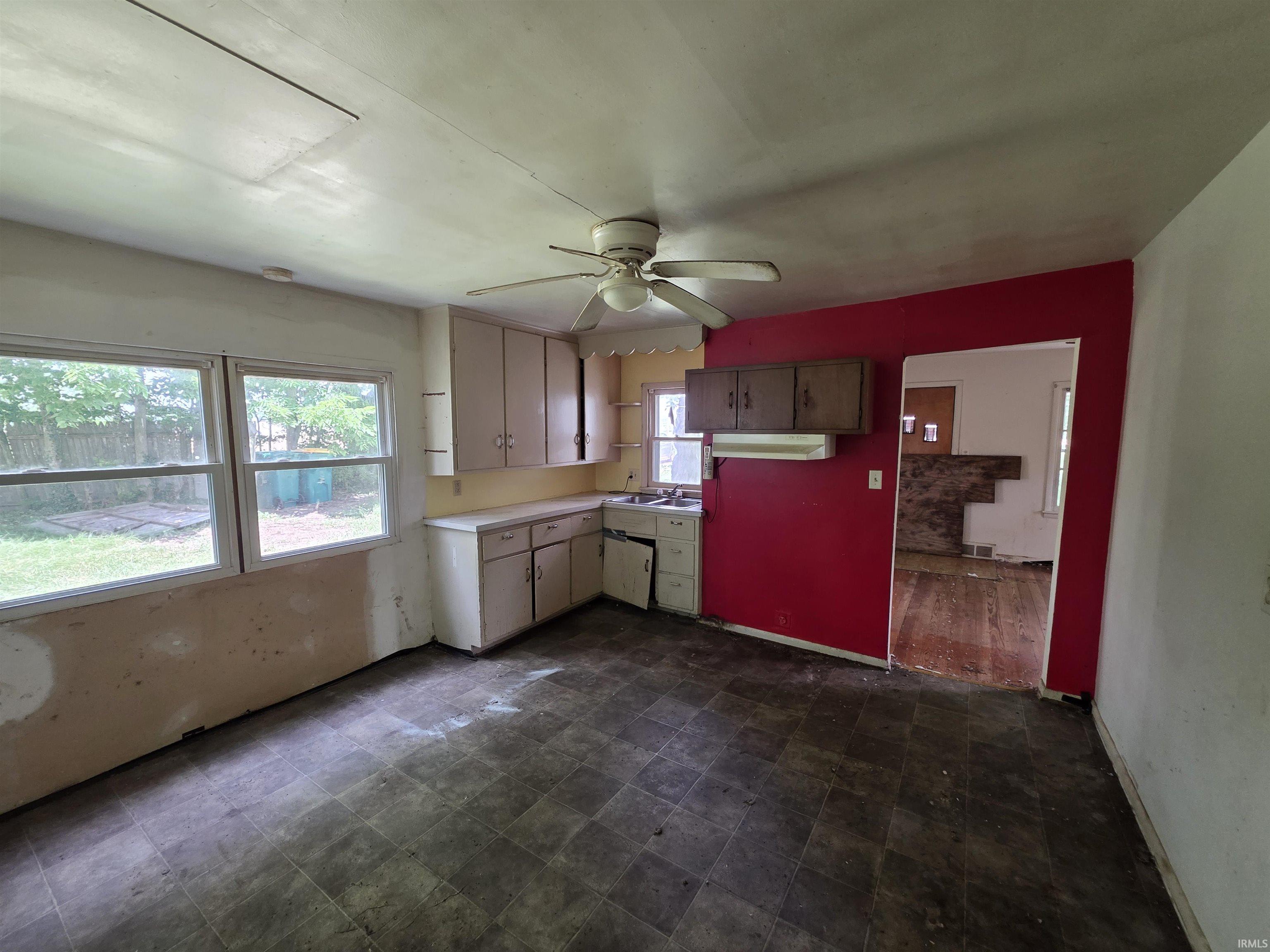 Homes for sale in Mishawaka, IN | 2877 Lincolnway Hwy, Mishawaka, IN 46544 | MLS# 202529081