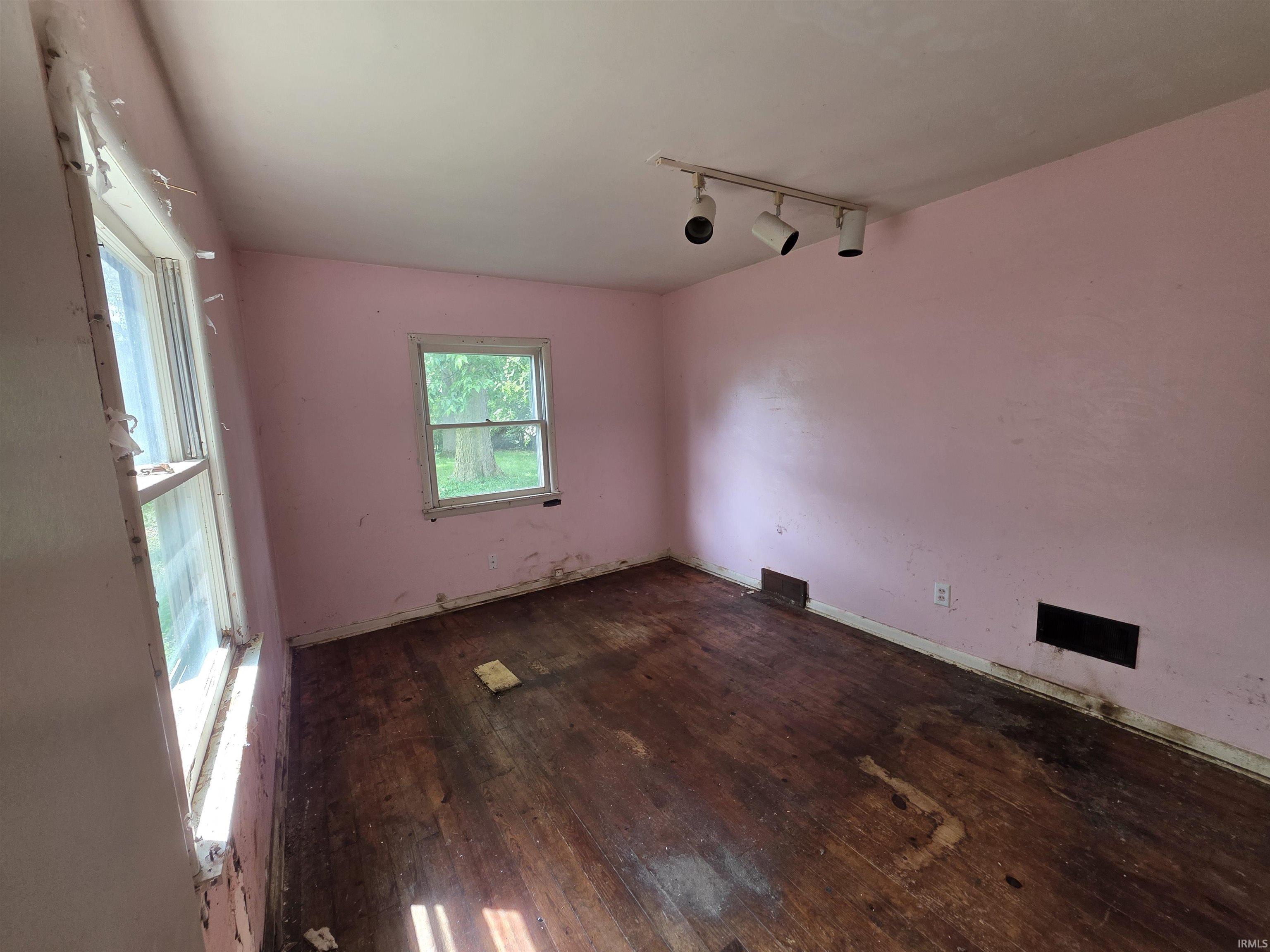 Homes for sale in Mishawaka, IN | 2877 Lincolnway Hwy, Mishawaka, IN 46544 | MLS# 202529081