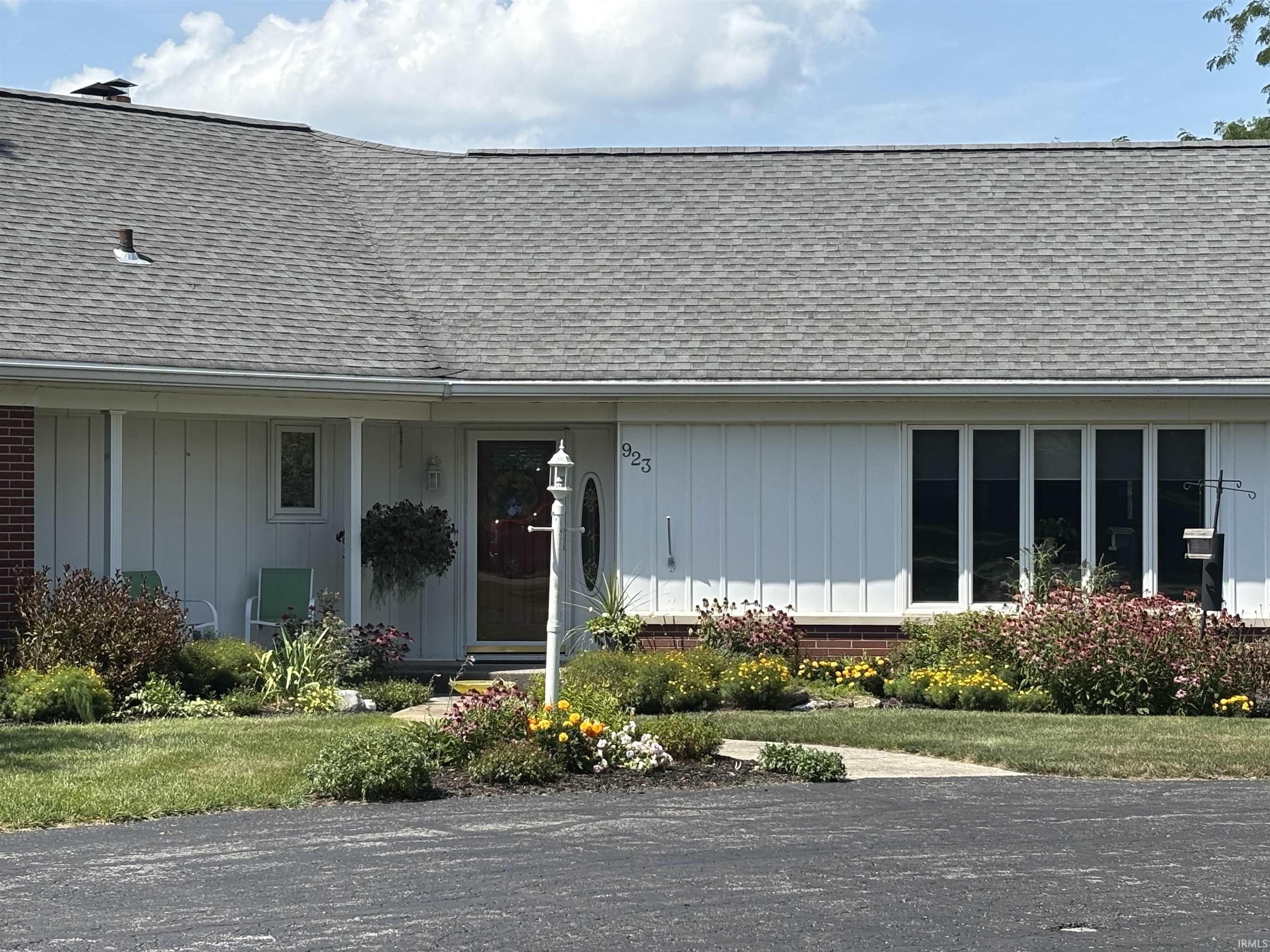 Photo 1 of 923 Riverview Drive