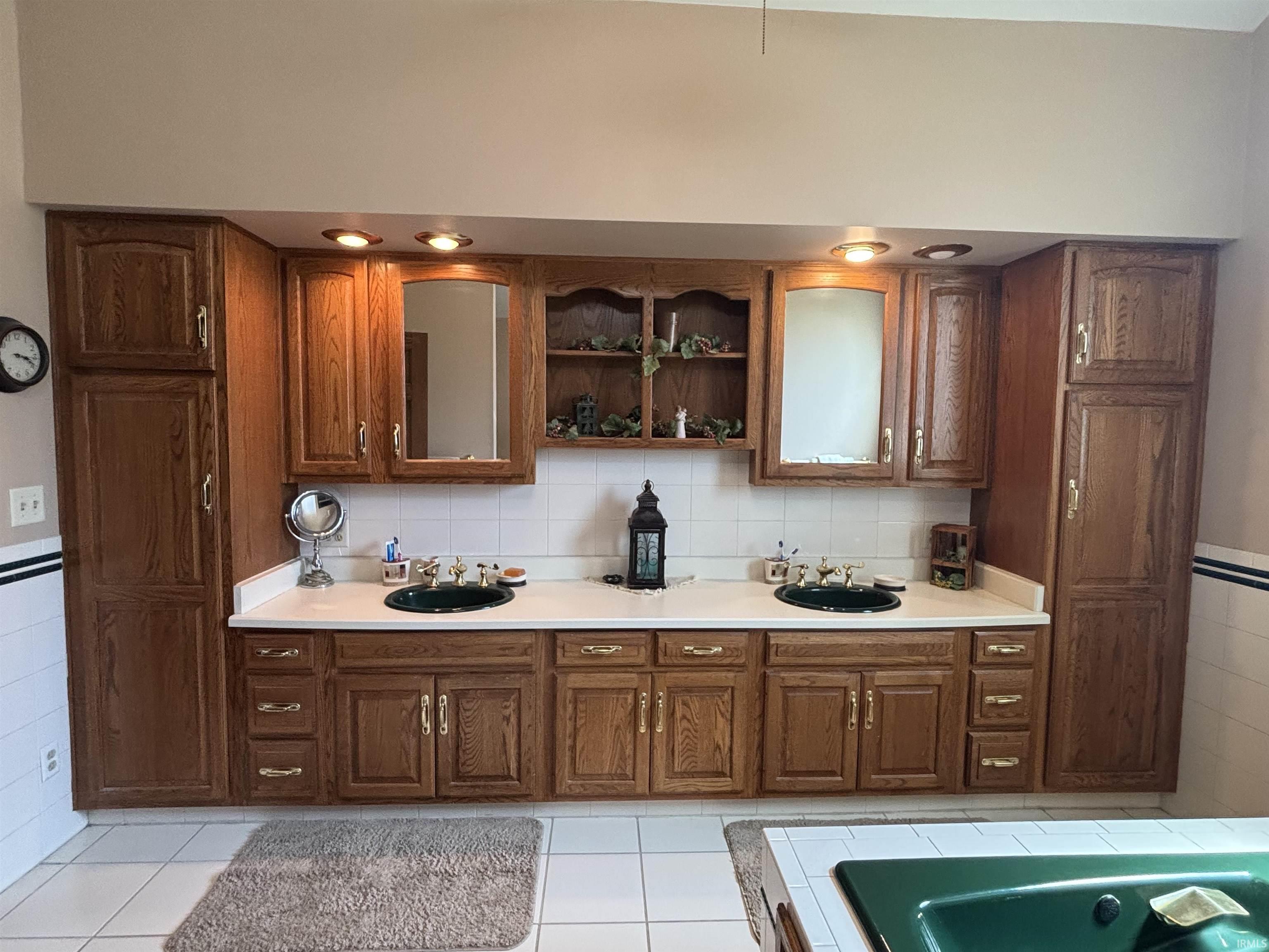 Photo 10 of 923 Riverview Drive