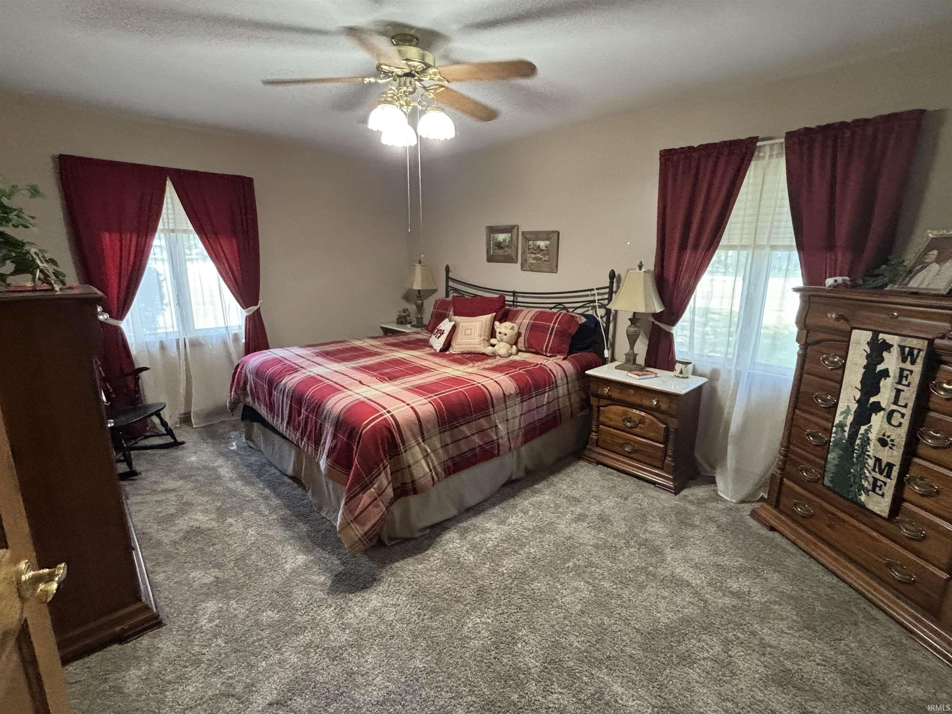 Photo 11 of 923 Riverview Drive