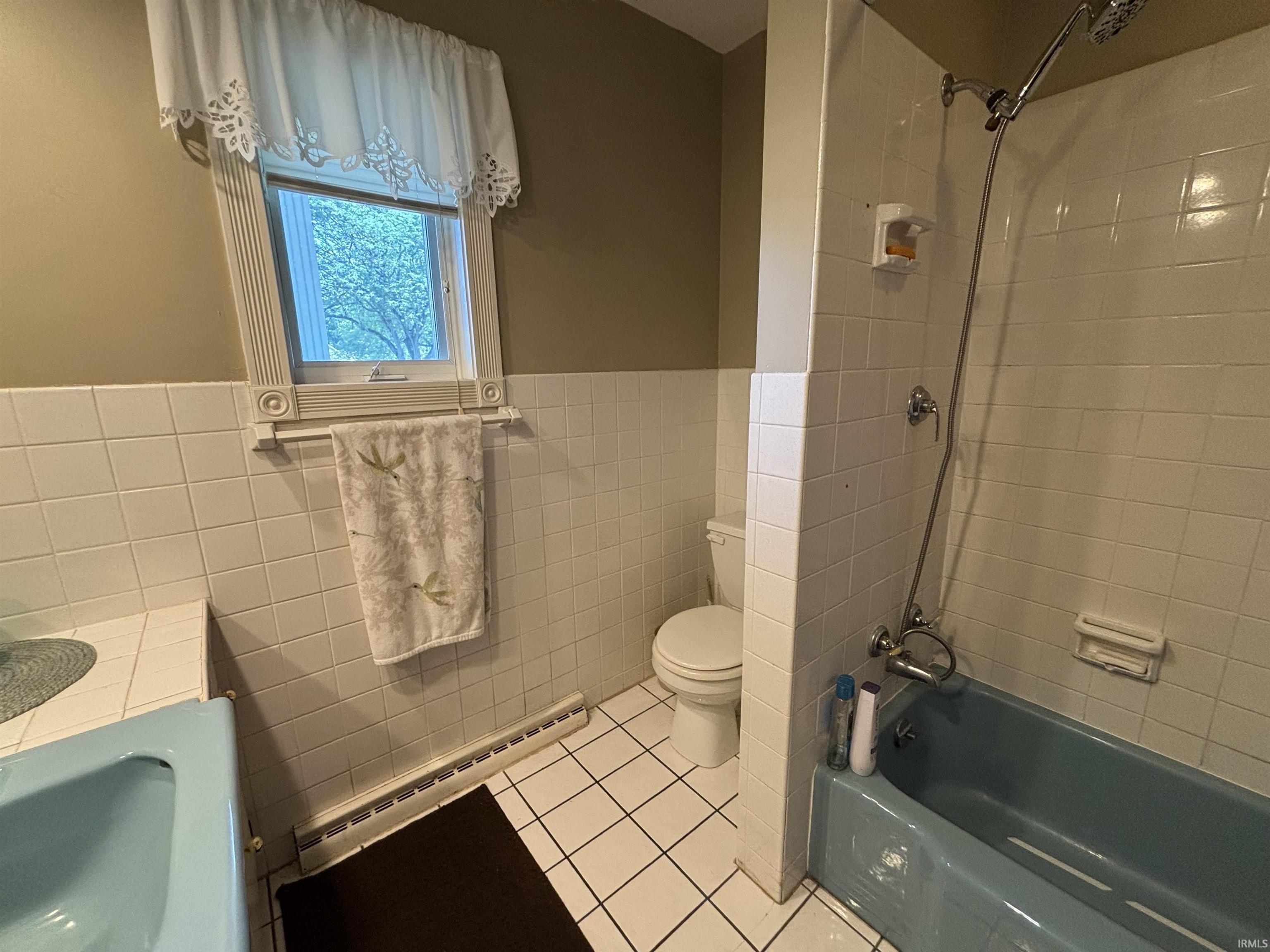 Photo 13 of 923 Riverview Drive