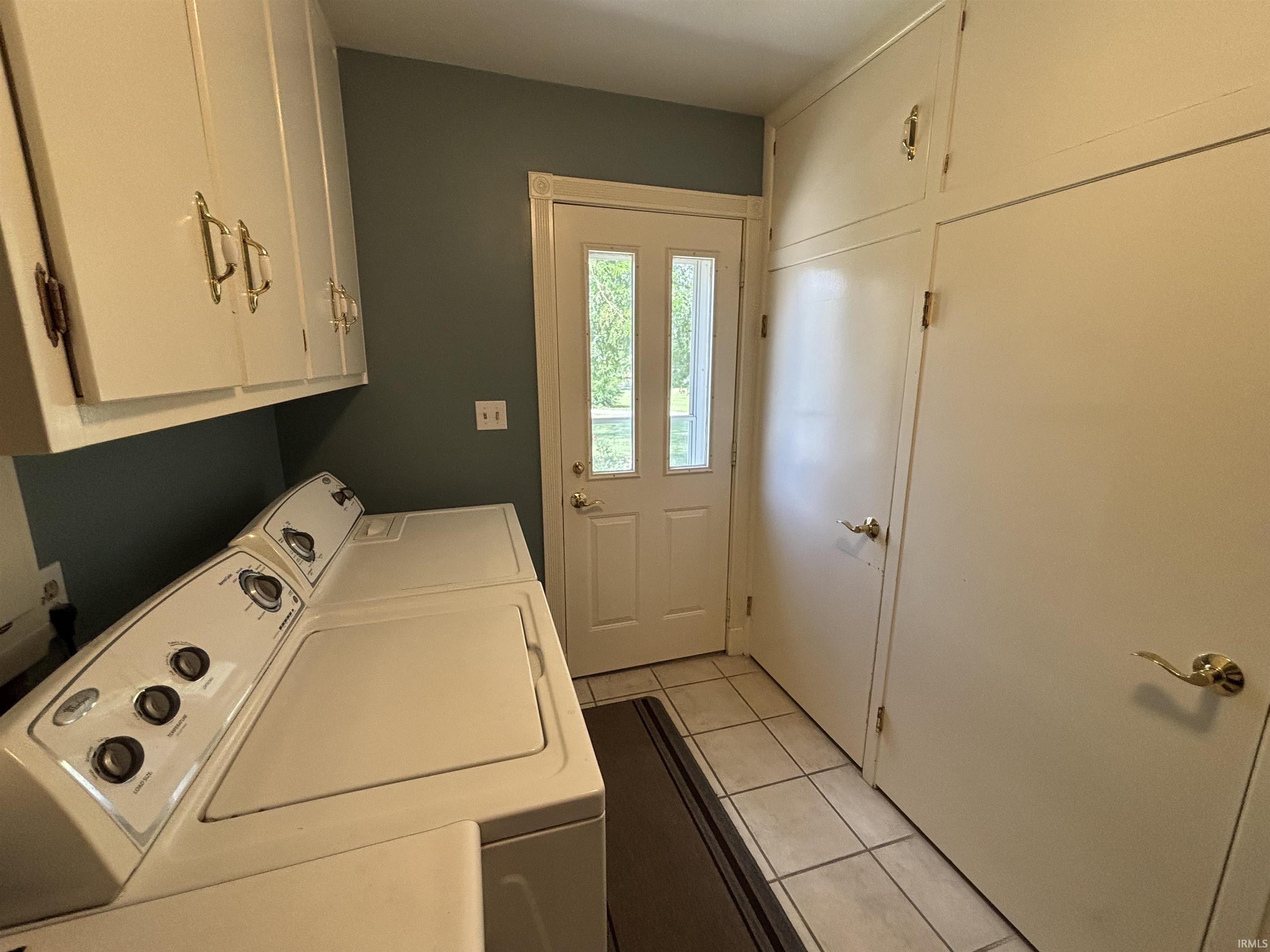 Photo 14 of 923 Riverview Drive