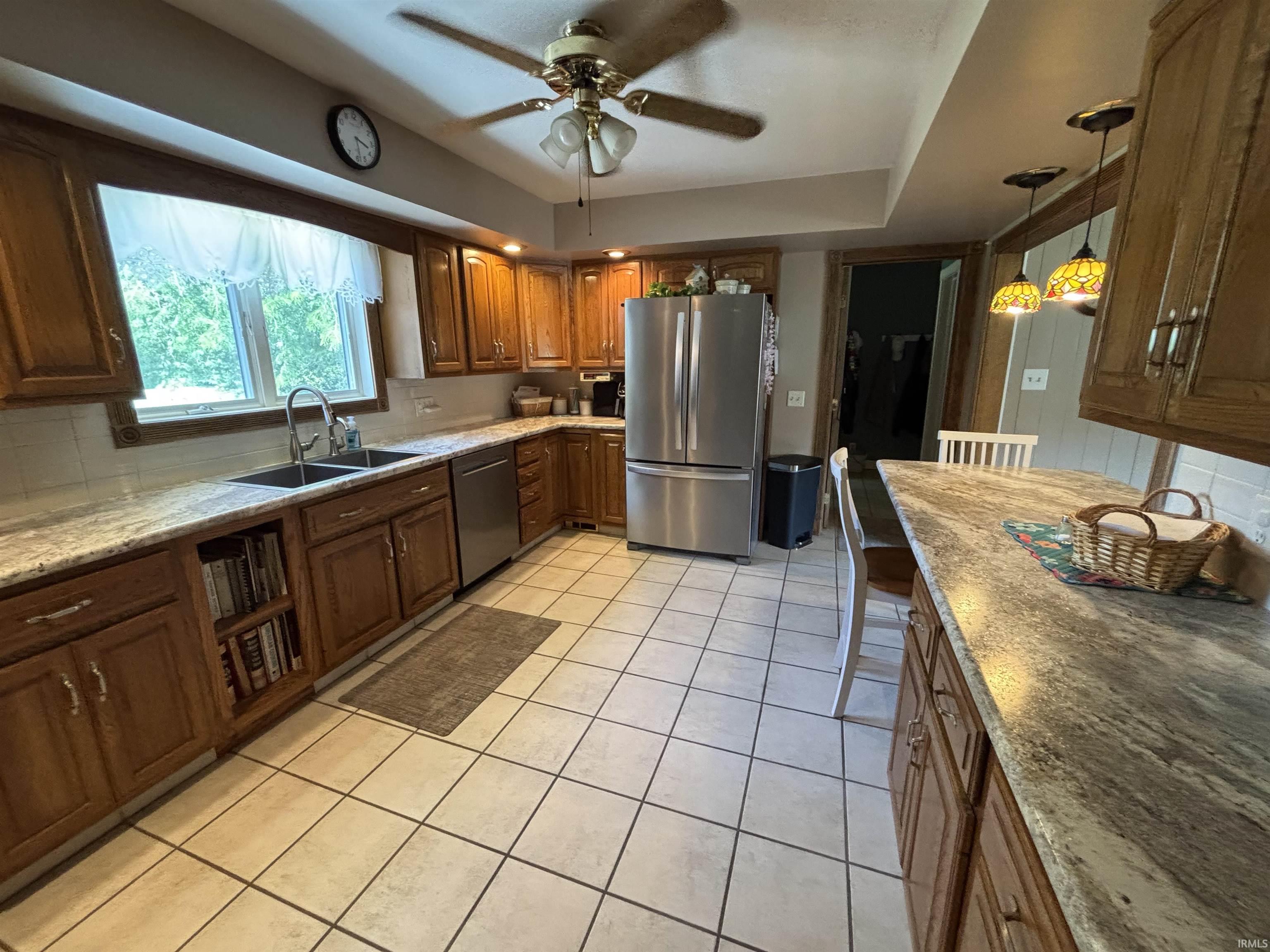 Photo 6 of 923 Riverview Drive