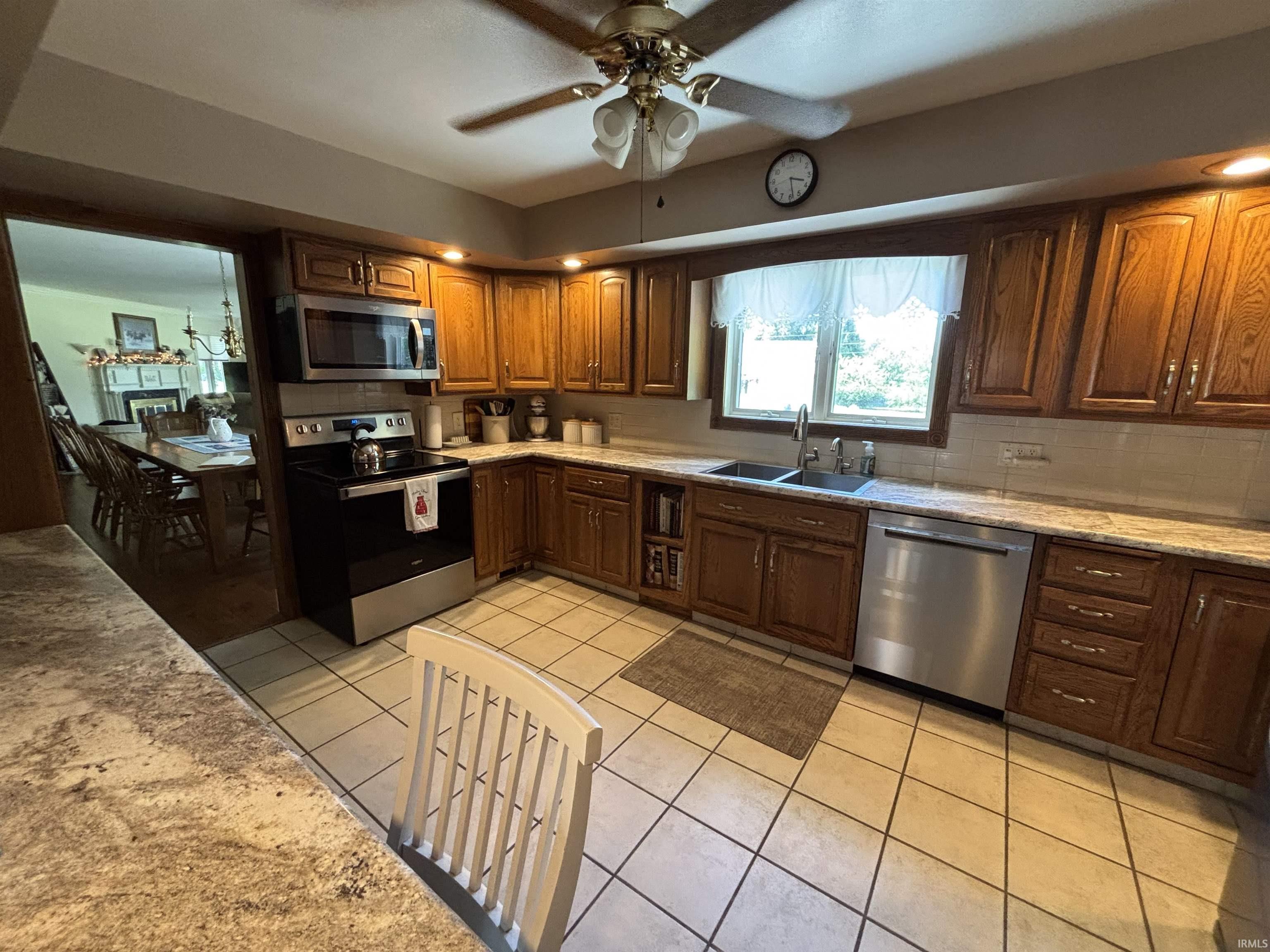 Photo 7 of 923 Riverview Drive