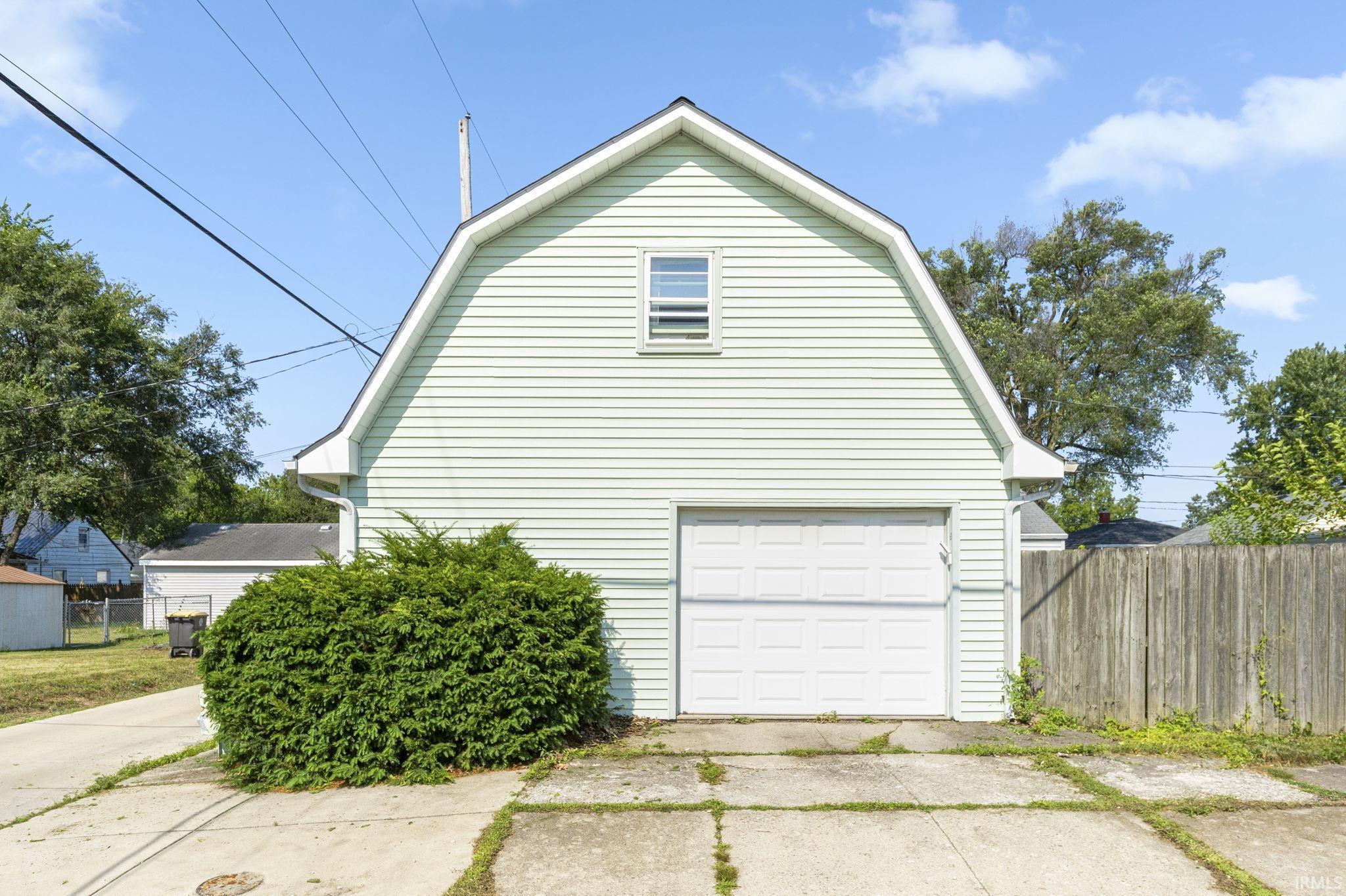 Photo 18 of 2736 Dodge Avenue