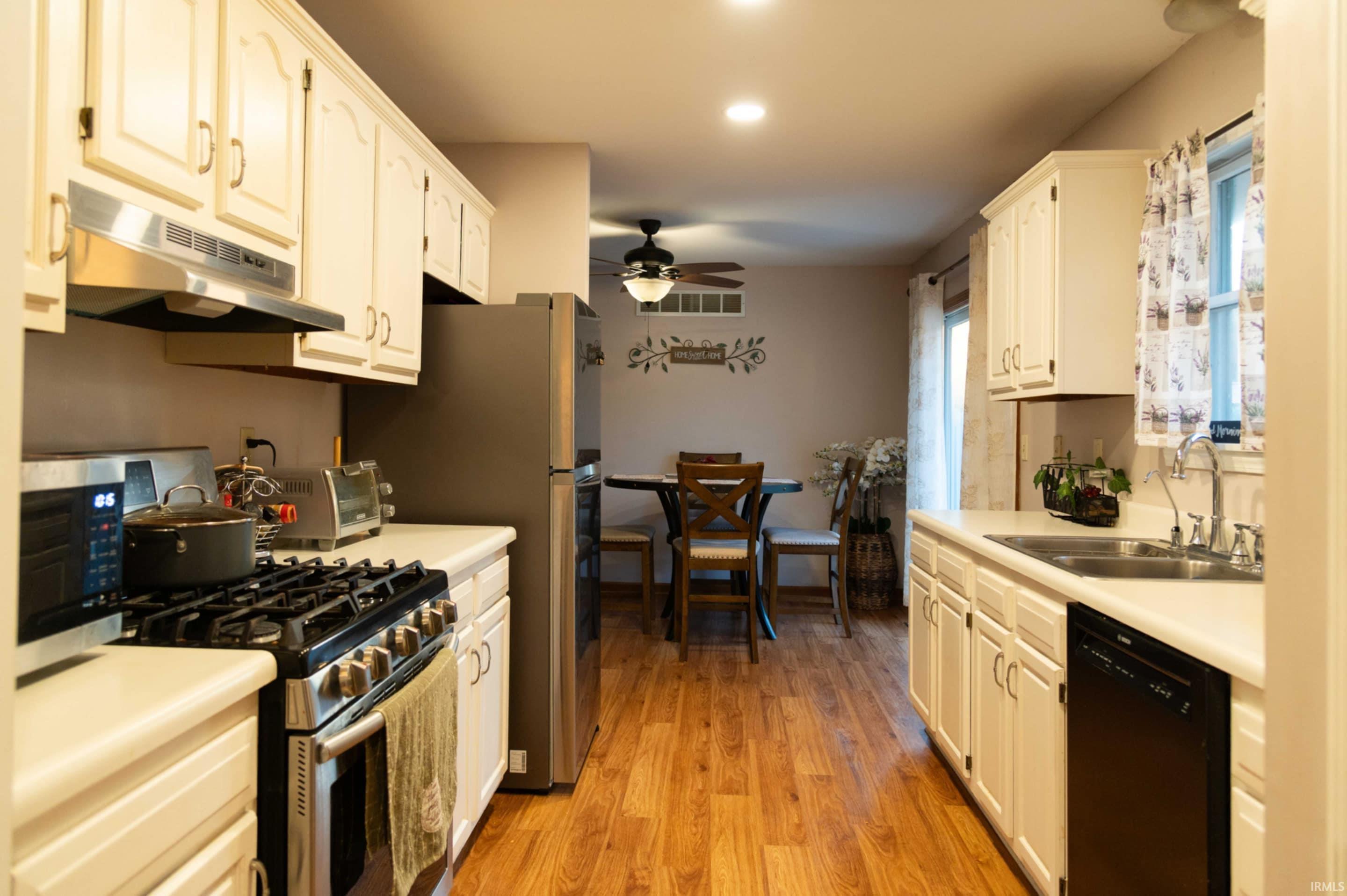 Photo 3 of 16119 Crimson Avenue