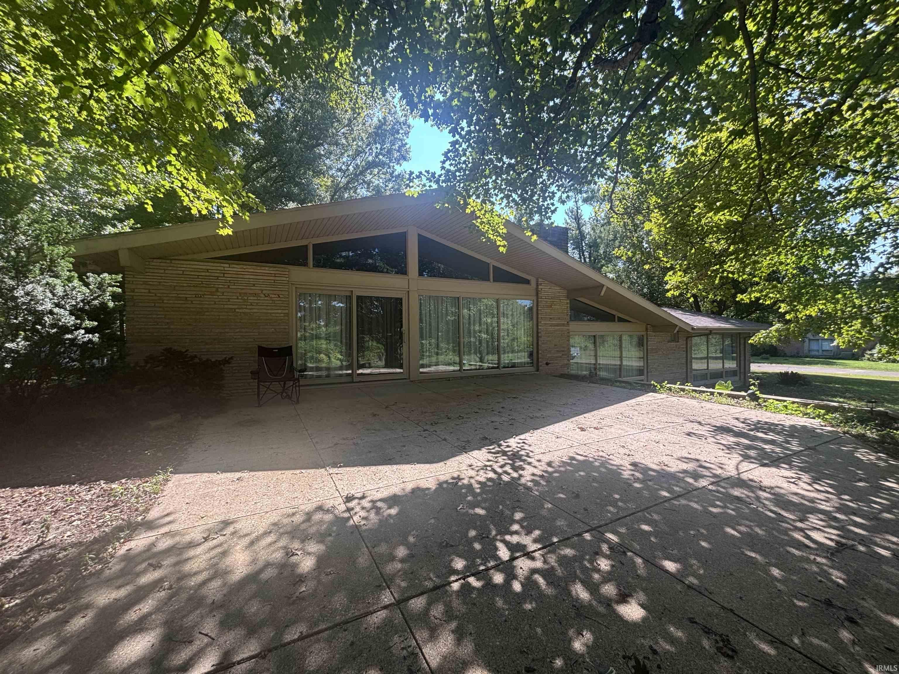 Homes for sale in Petersburg, IN | 414 W Riverwood Dr, Petersburg, IN 47567 | MLS# 202529152