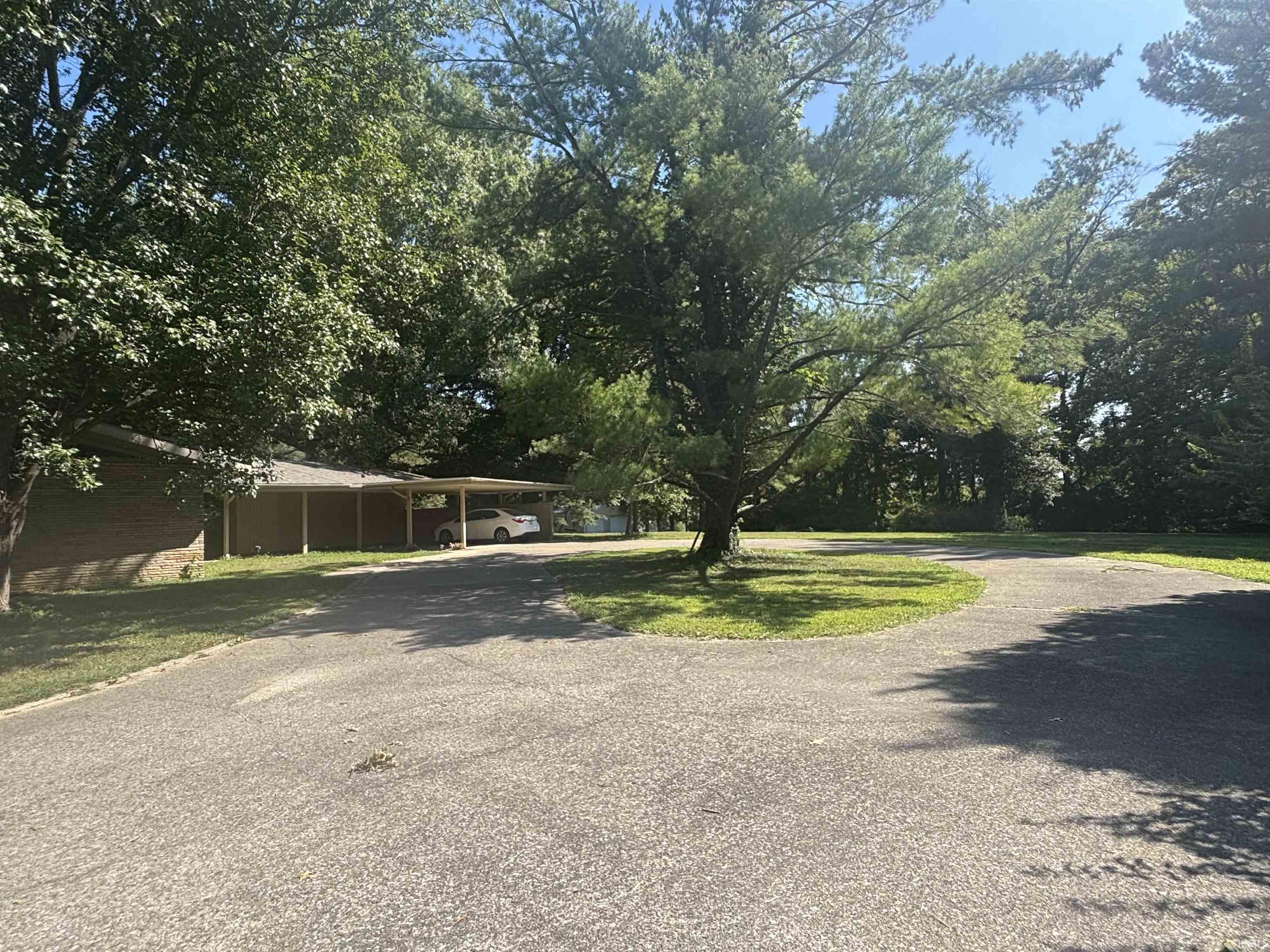 Homes for sale in Petersburg, IN | 414 W Riverwood Dr, Petersburg, IN 47567 | MLS# 202529152