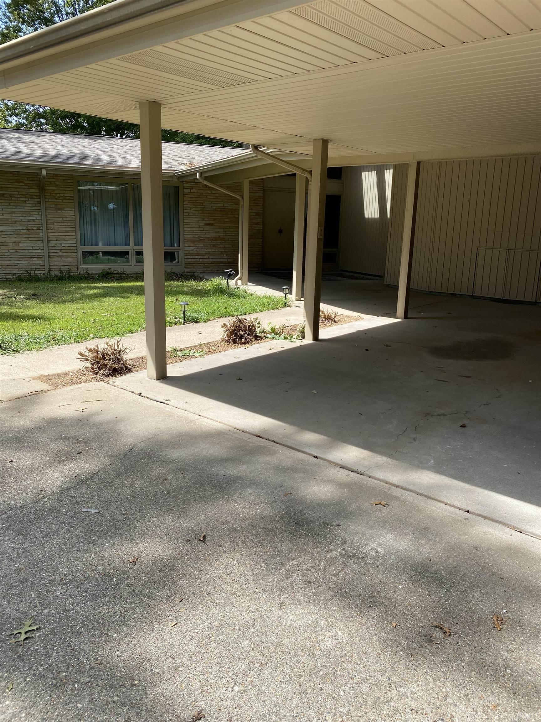 Homes for sale in Petersburg, IN | 414 W Riverwood Dr, Petersburg, IN 47567 | MLS# 202529152