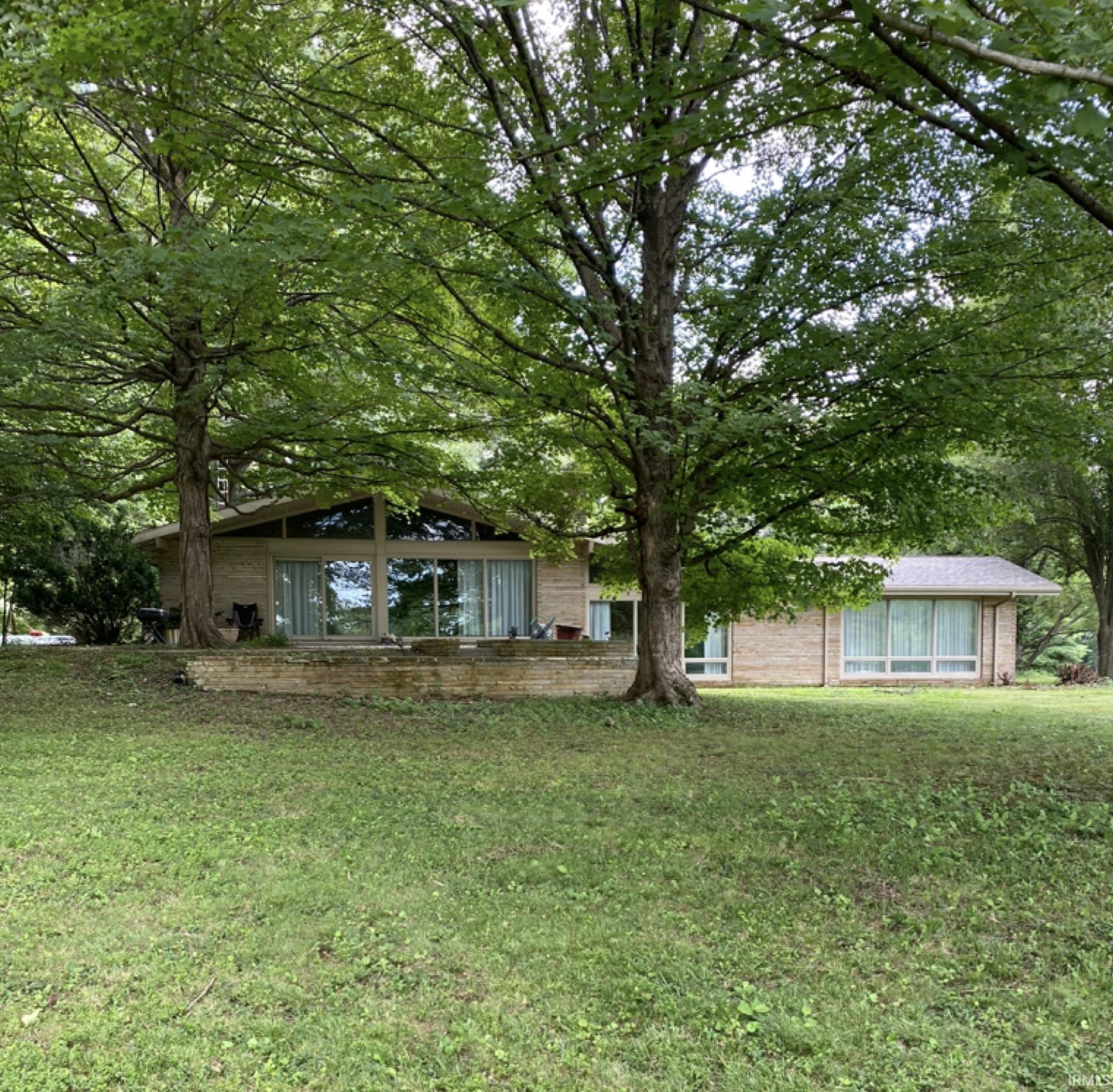 Homes for sale in Petersburg, IN | 414 W Riverwood Dr, Petersburg, IN 47567 | MLS# 202529152