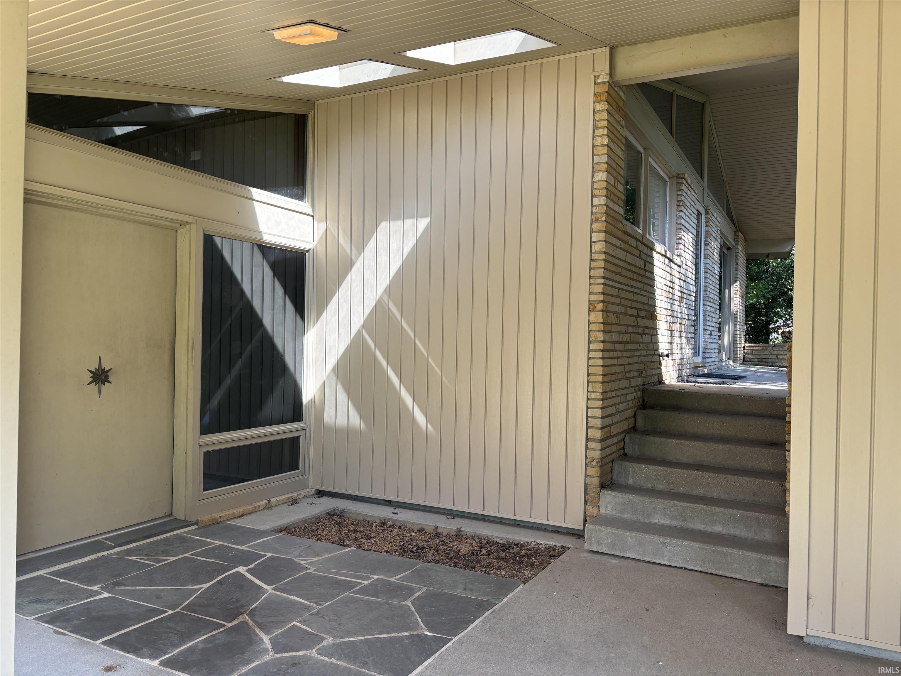 Homes for sale in Petersburg, IN | 414 W Riverwood Dr, Petersburg, IN 47567 | MLS# 202529152