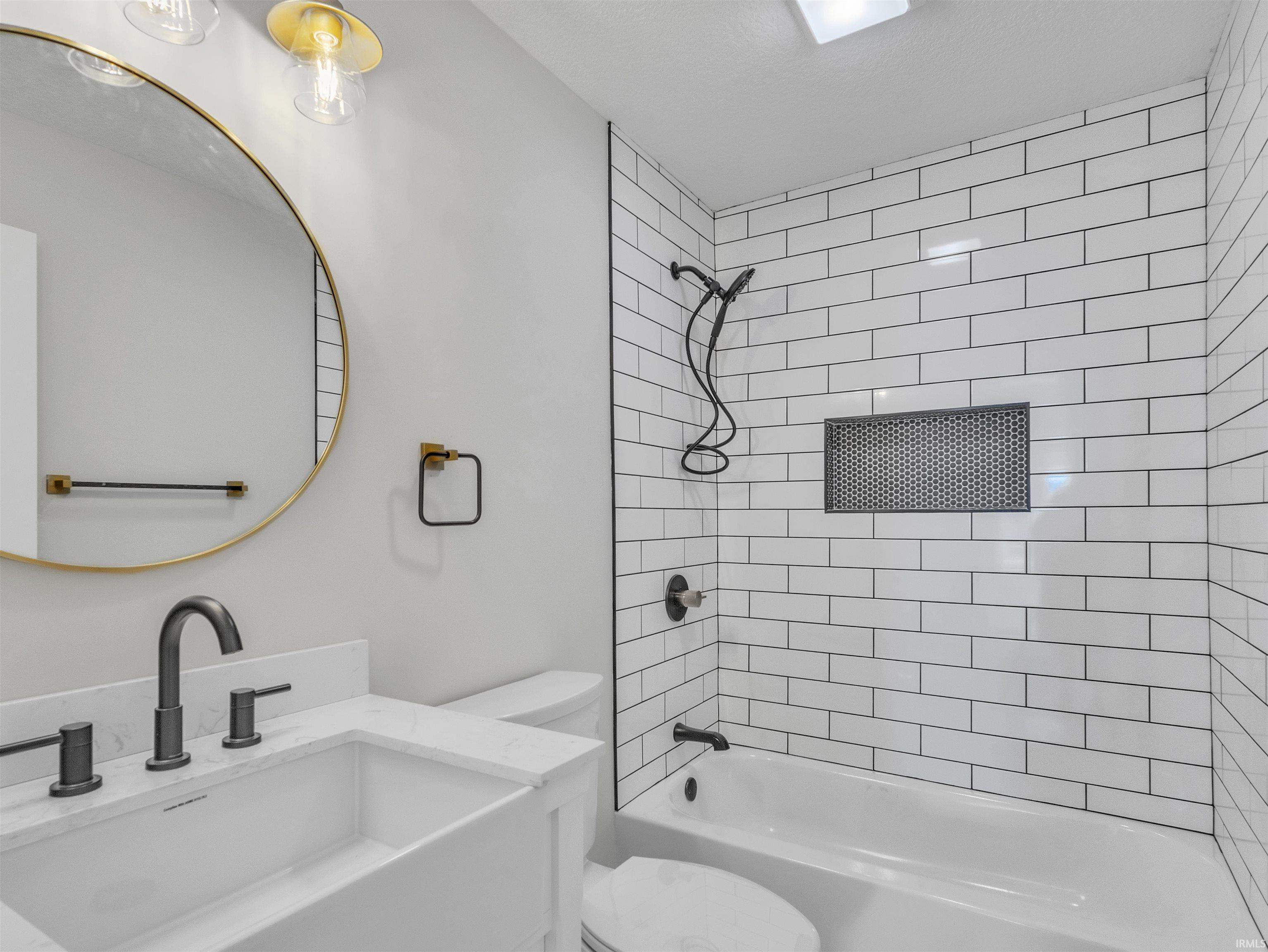 Photo 11 of 439 E Wayne Street