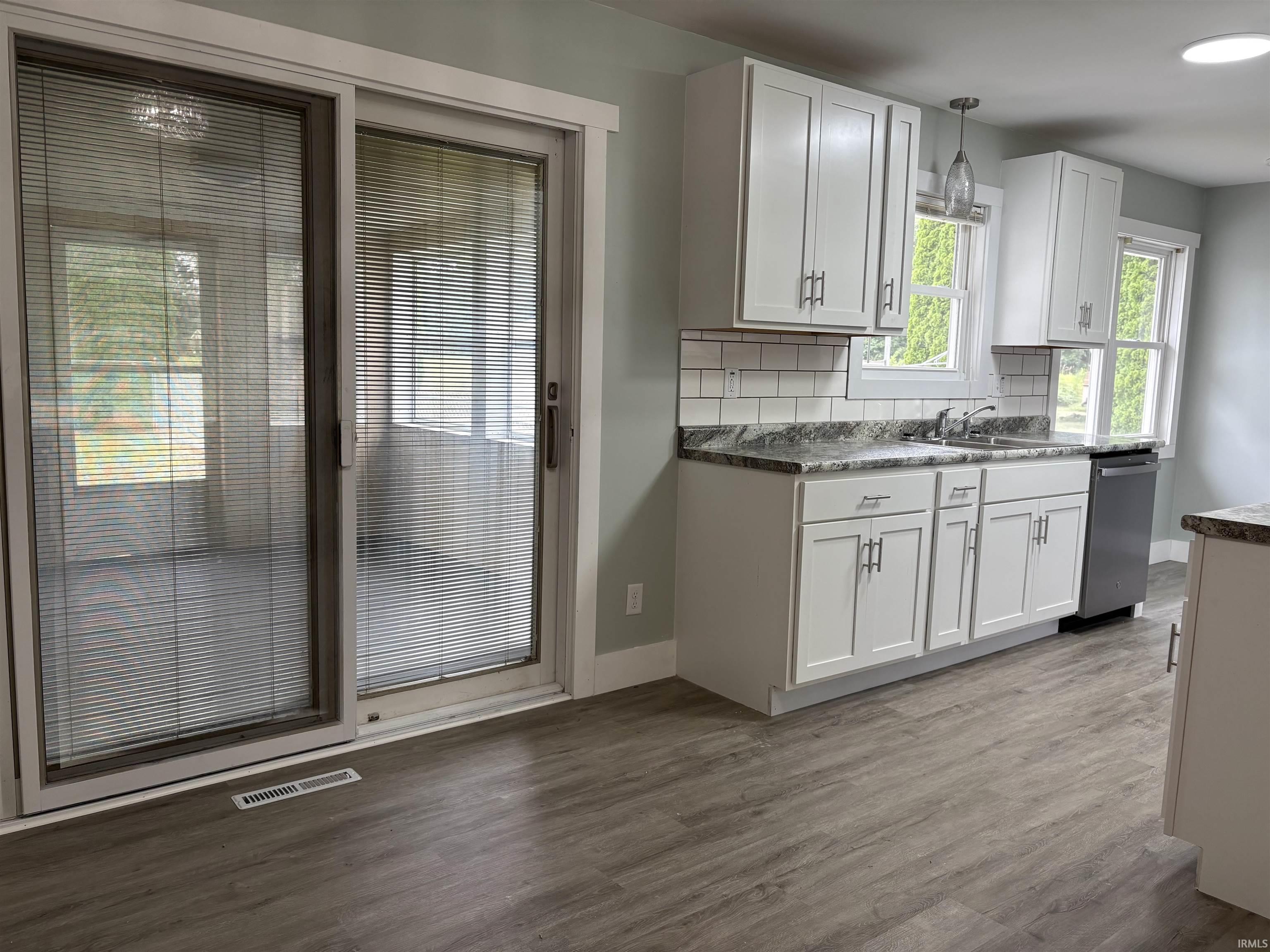 Photo 10 of 1403 Lakeview Boulevard