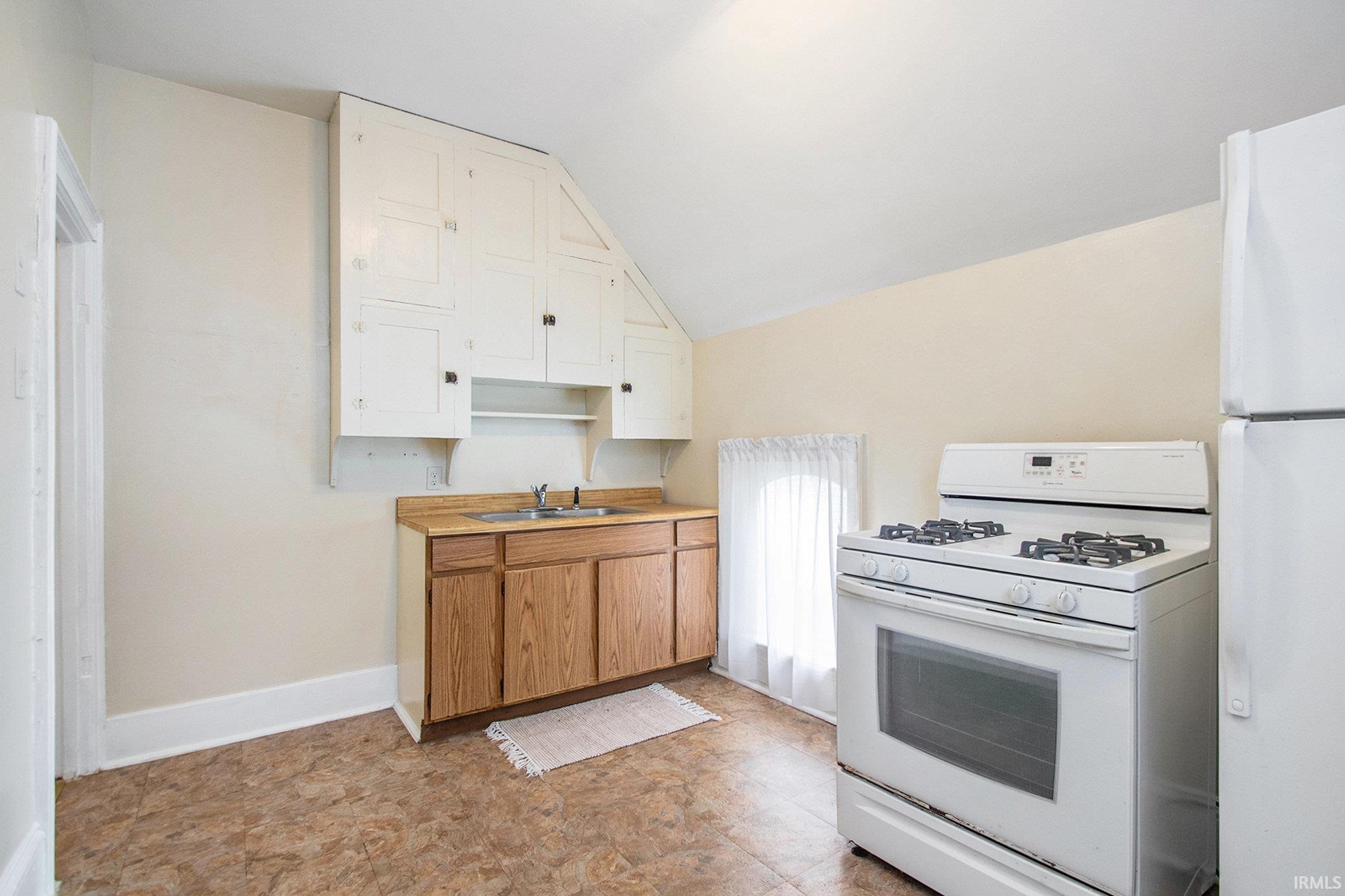 Photo 11 of 529 W Franklin Street