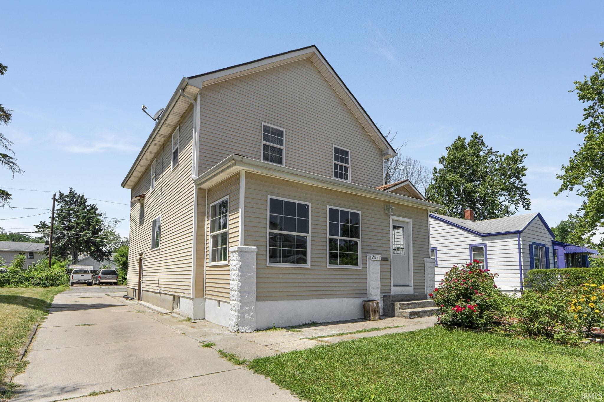 Photo 2 of 2832 Abbott Street