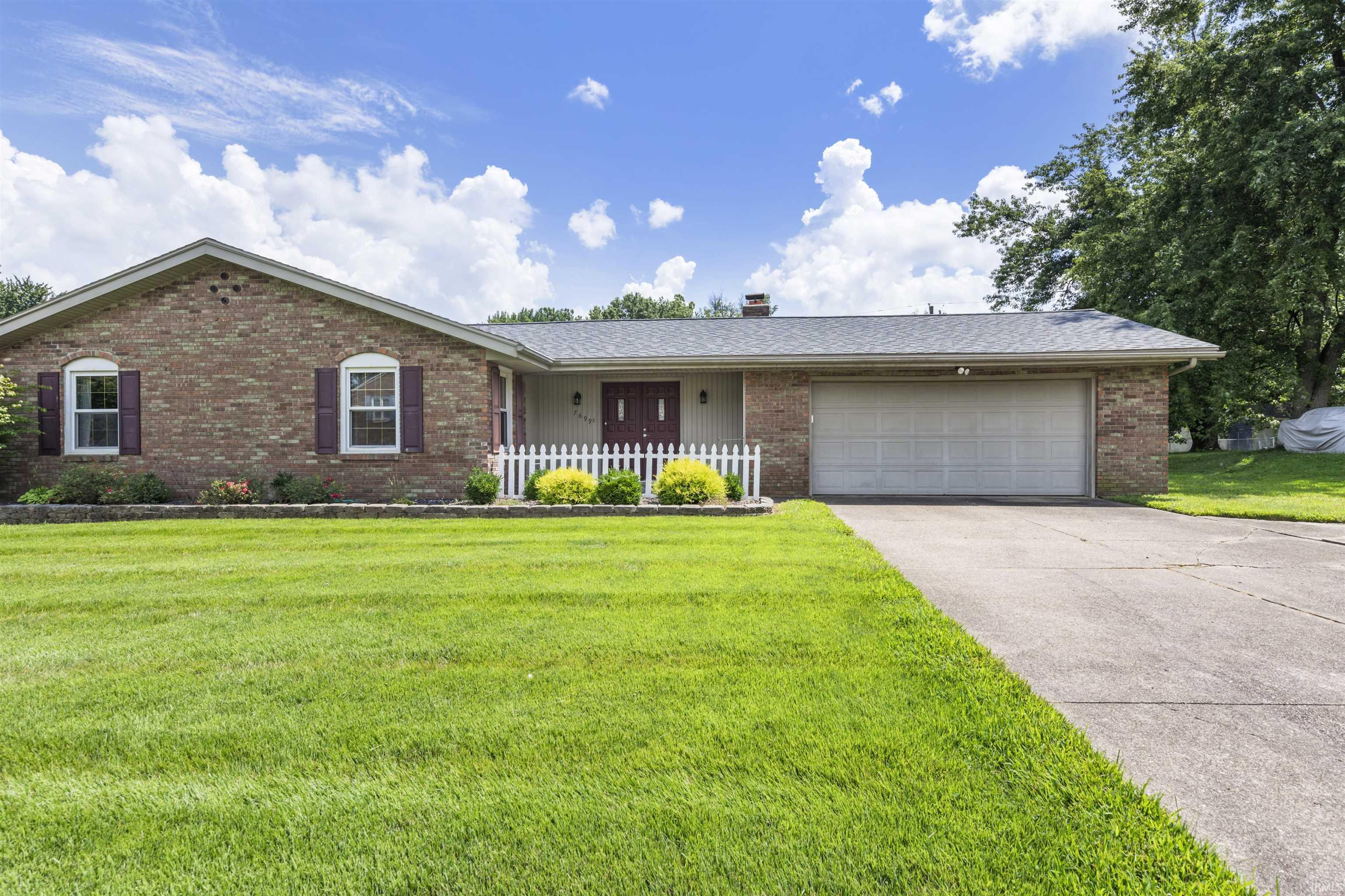 Homes for sale in Newburgh, IN | 7699 Ridgemont Dr, Newburgh, IN 47630 | MLS# 202529456