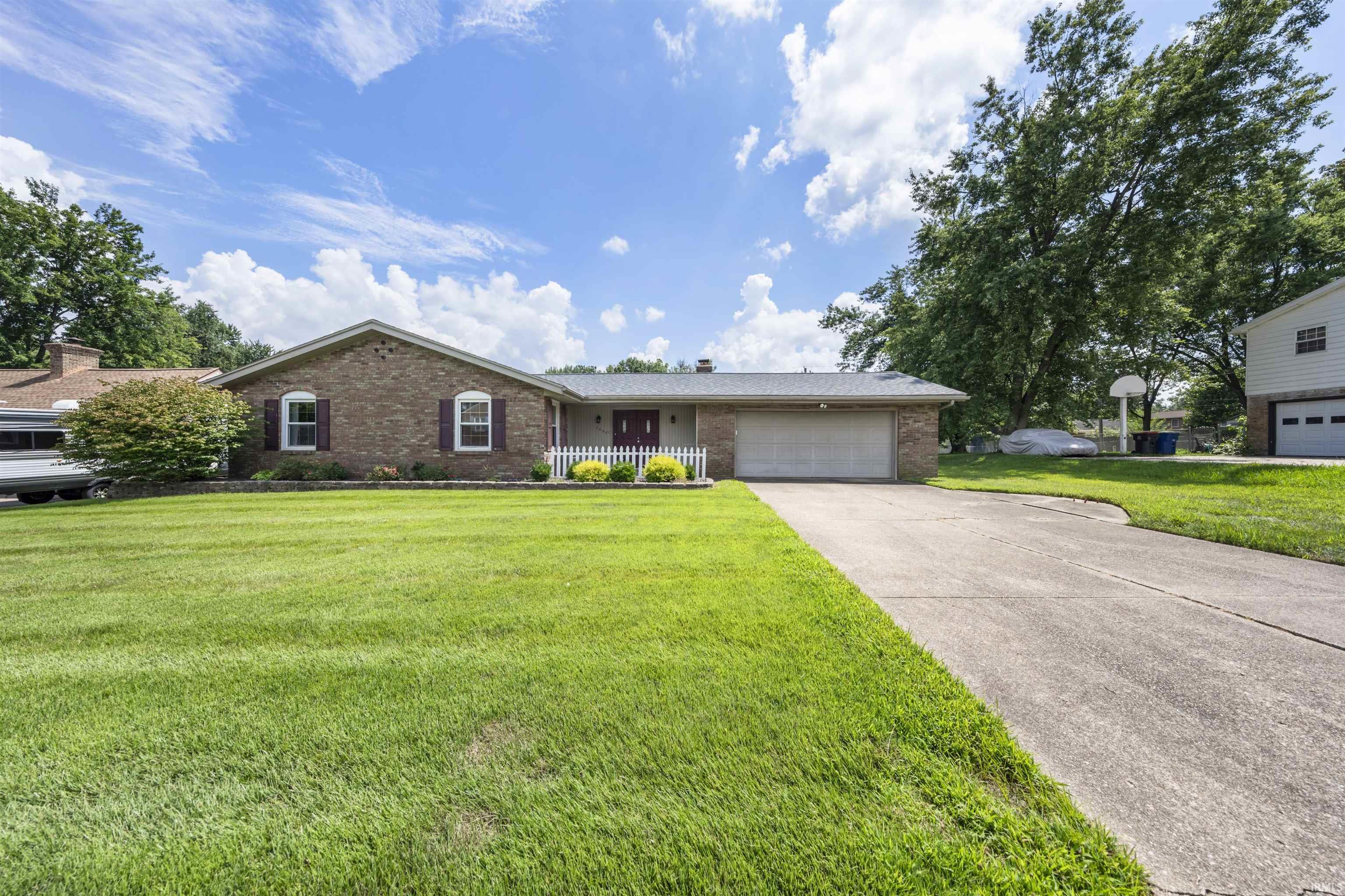 Homes for sale in Newburgh, IN | 7699 Ridgemont Dr, Newburgh, IN 47630 | MLS# 202529456