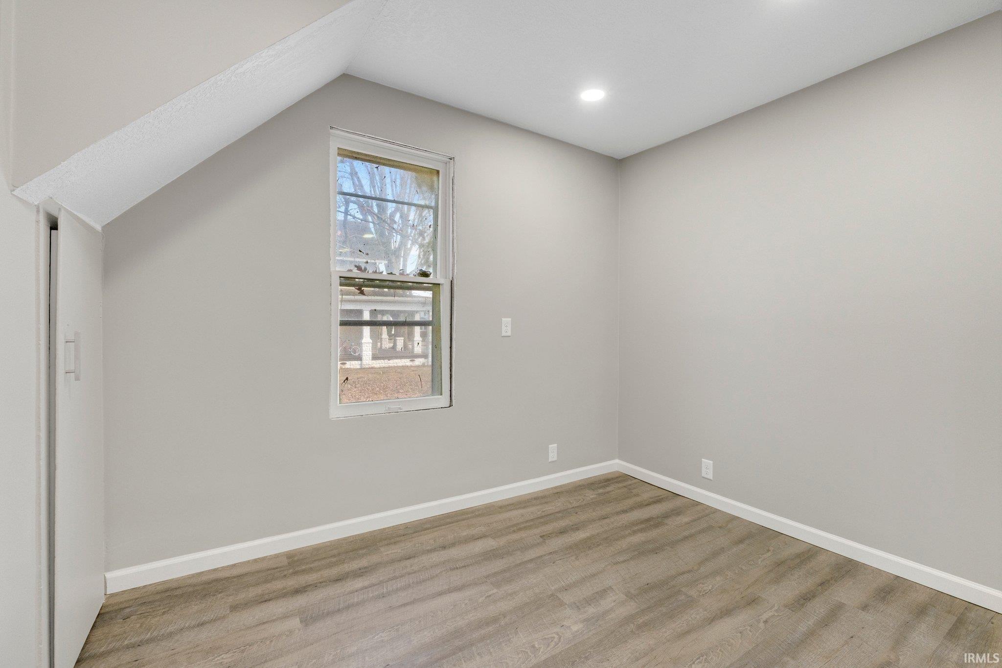 Photo 11 of 607 Riverside Avenue