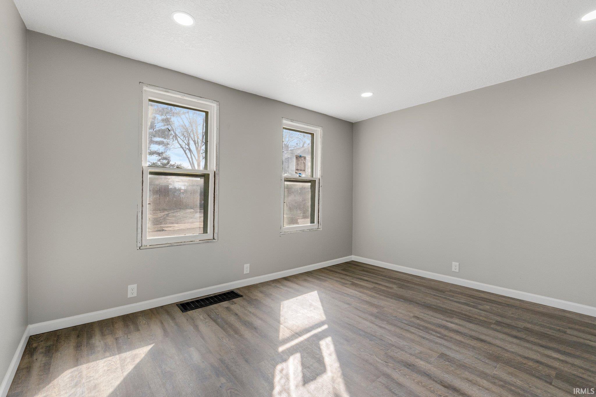 Photo 14 of 607 Riverside Avenue