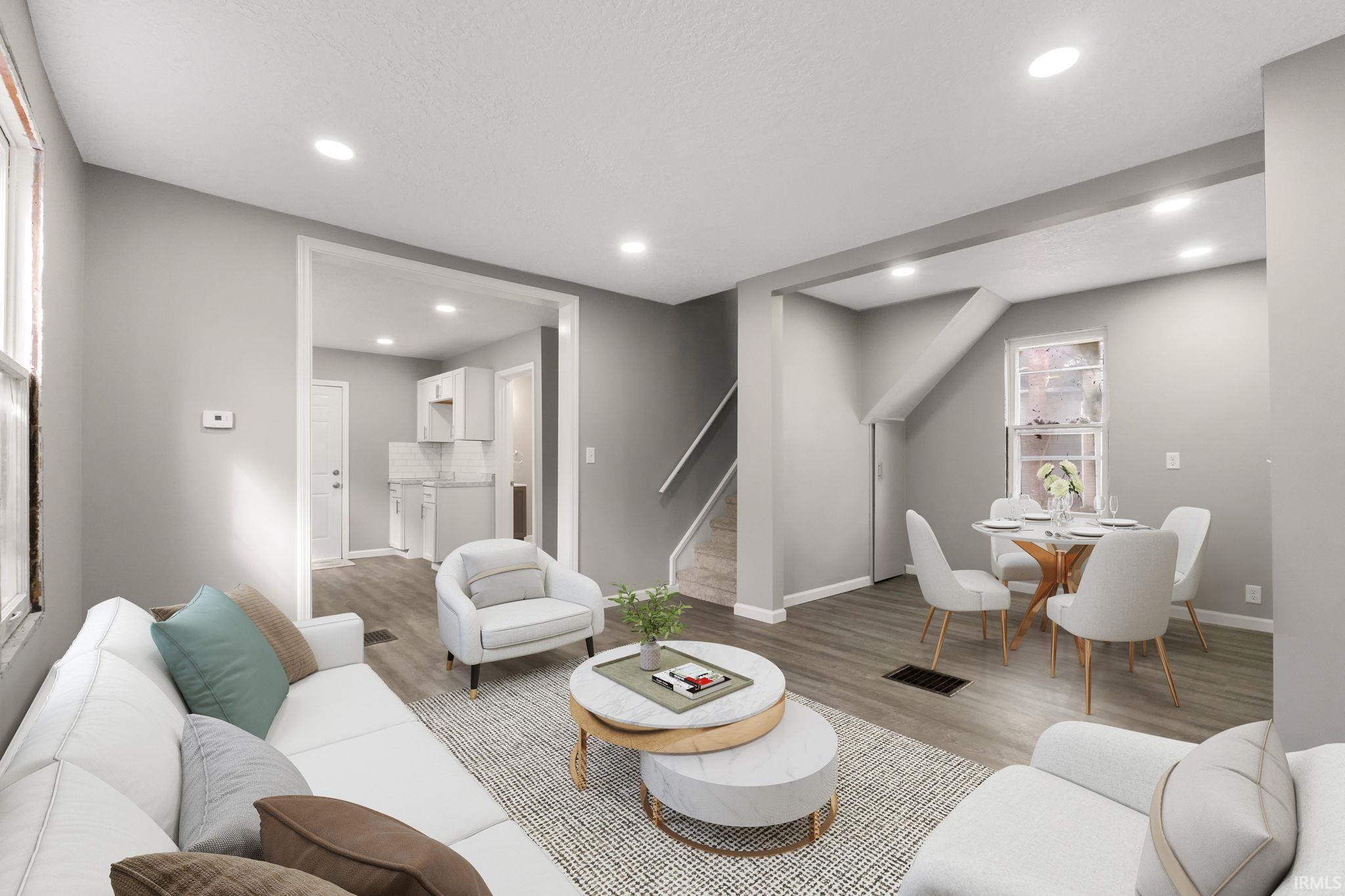 Photo 2 of 607 Riverside Avenue