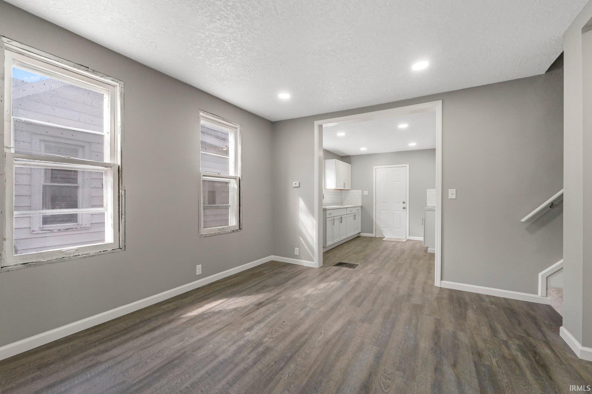 Photo 4 of 607 Riverside Avenue