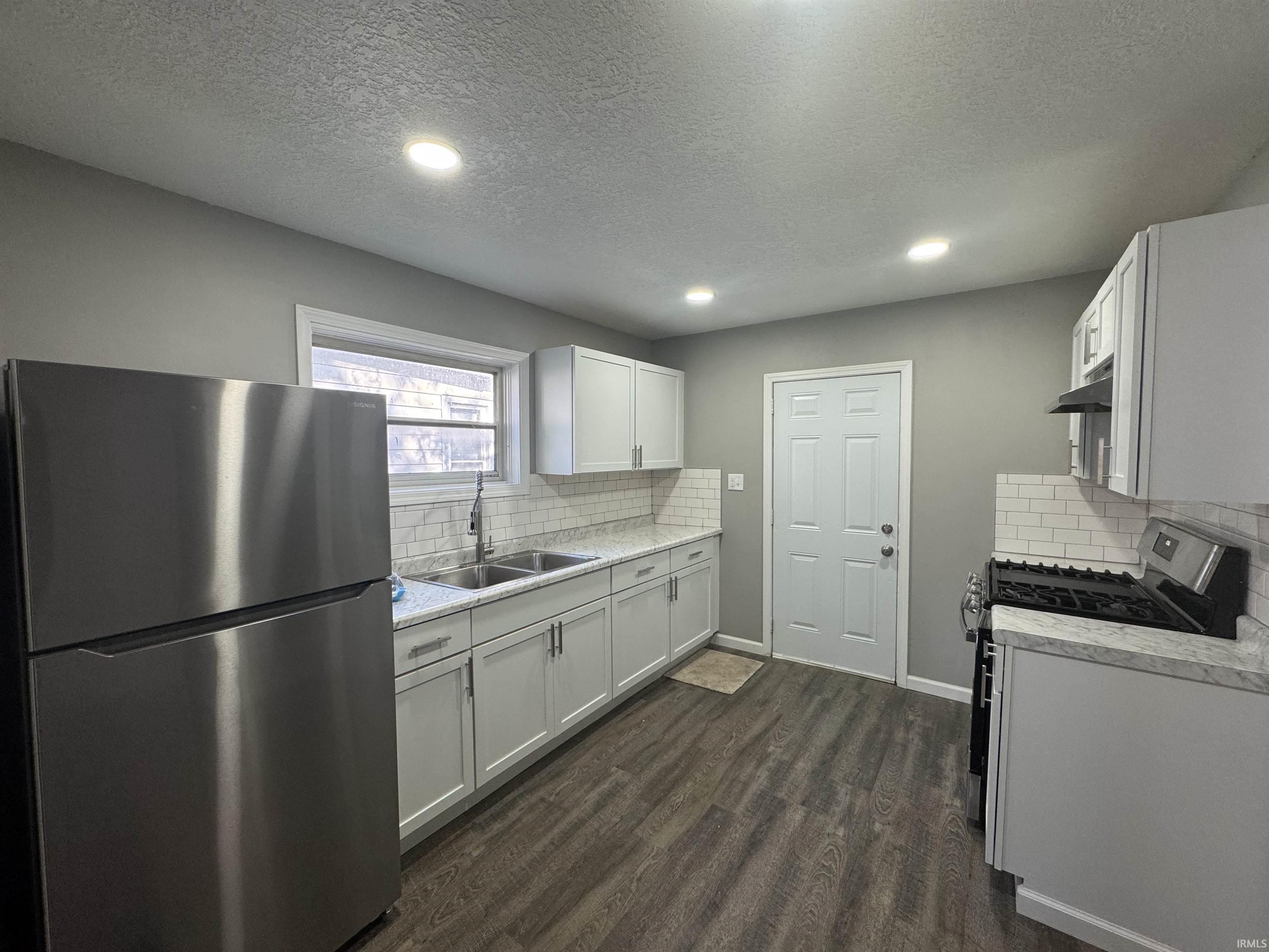 Photo 8 of 607 Riverside Avenue