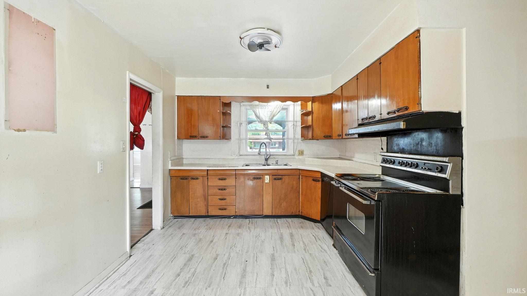 Photo 13 of 3929 Plaza Drive