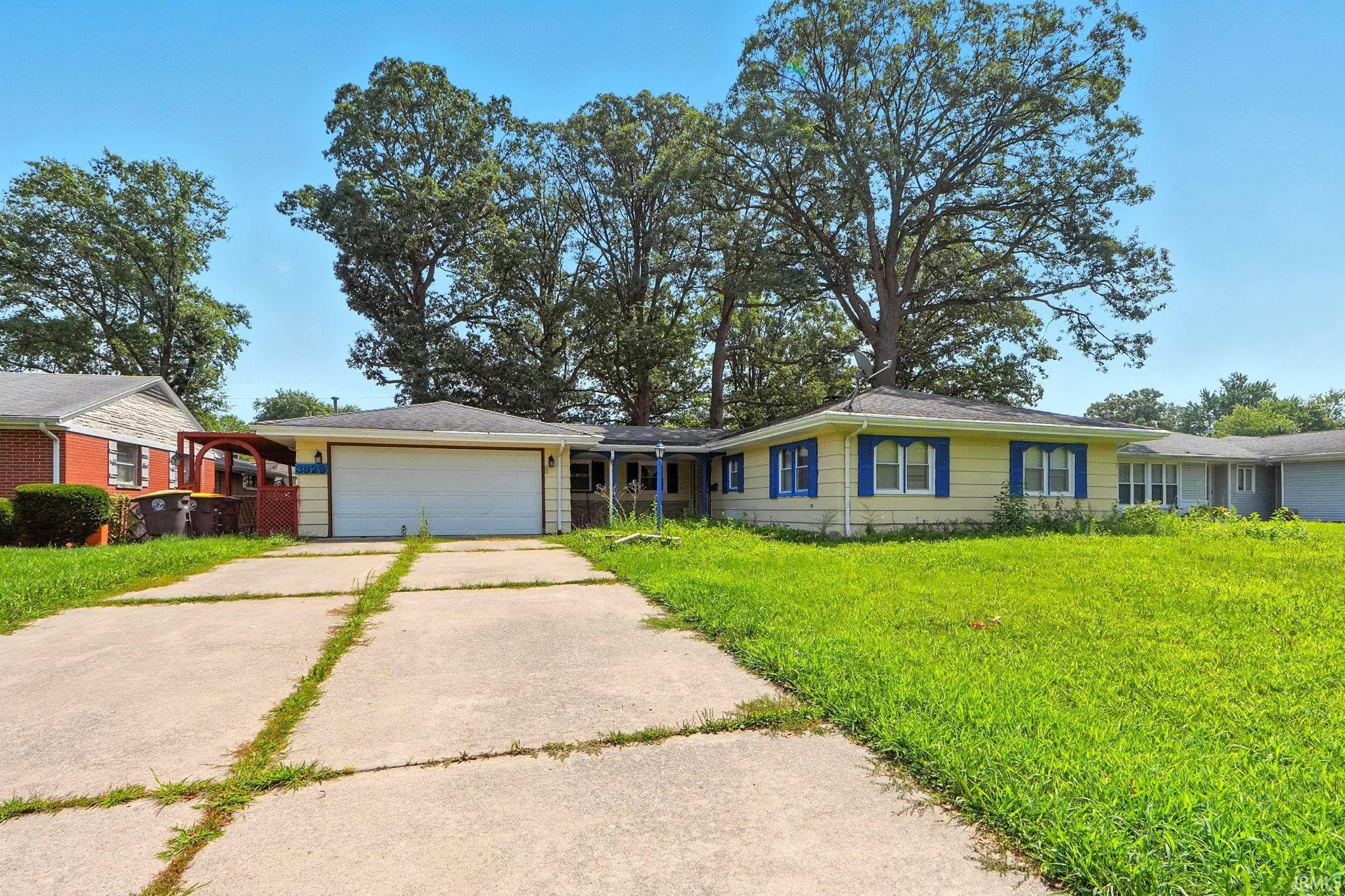 Photo 2 of 3929 Plaza Drive