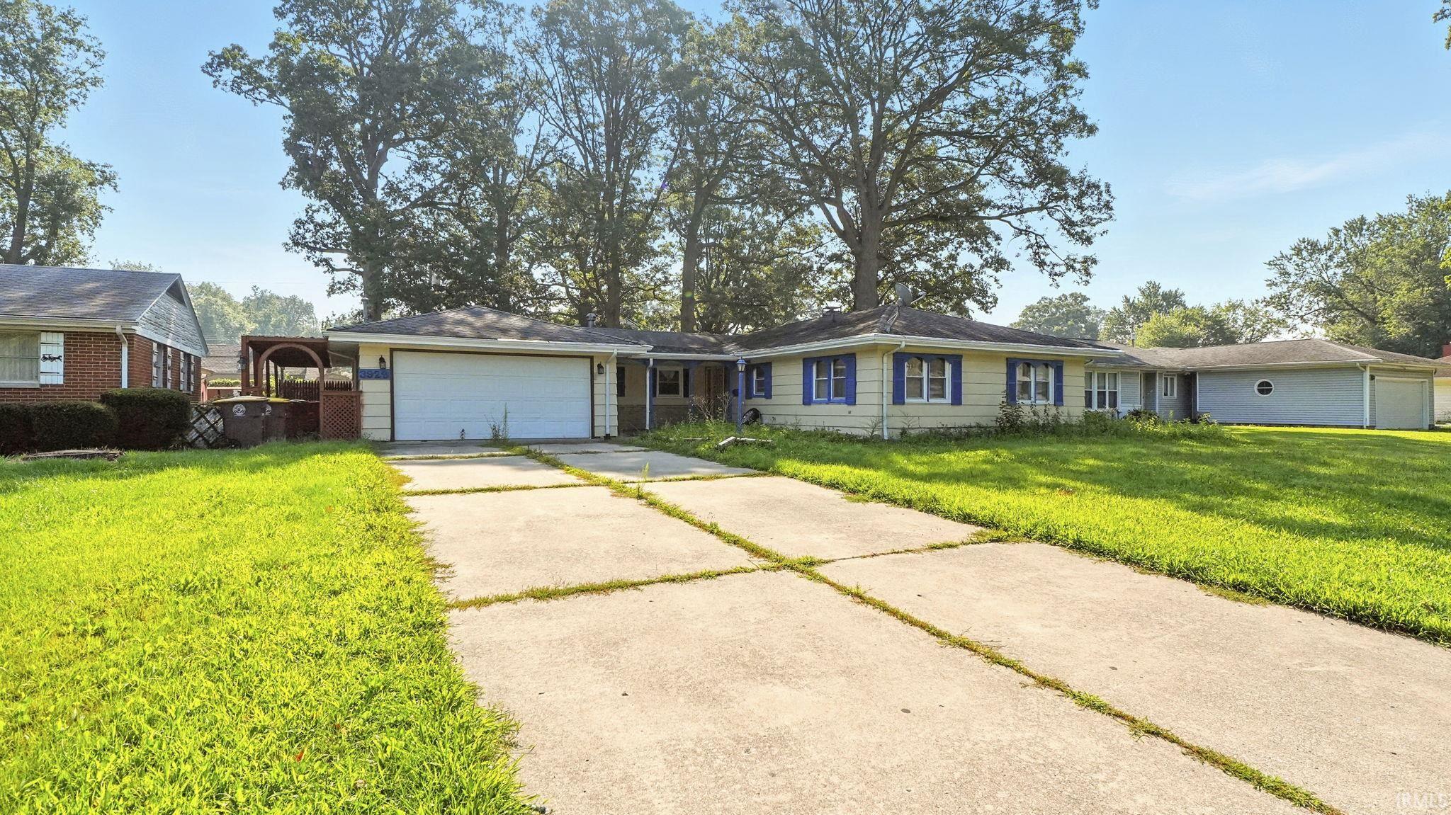 Photo 3 of 3929 Plaza Drive