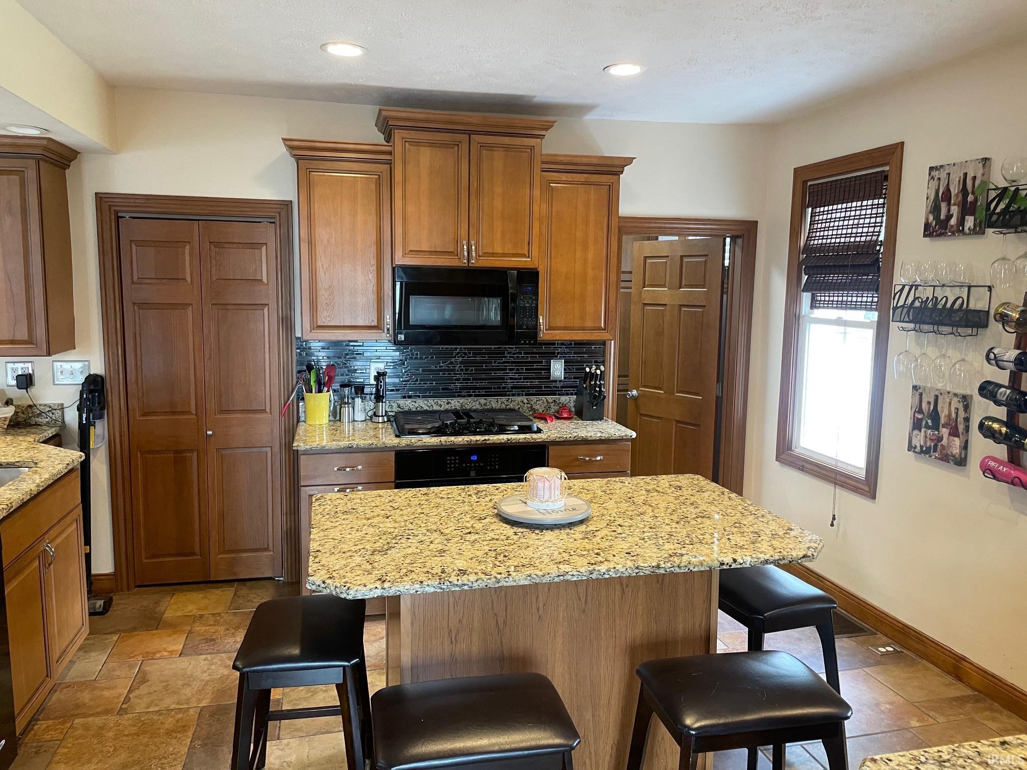 Homes for sale in Bremen, IN | 9071 N Shore Dr, Bremen, IN 46506 | MLS# 202529535