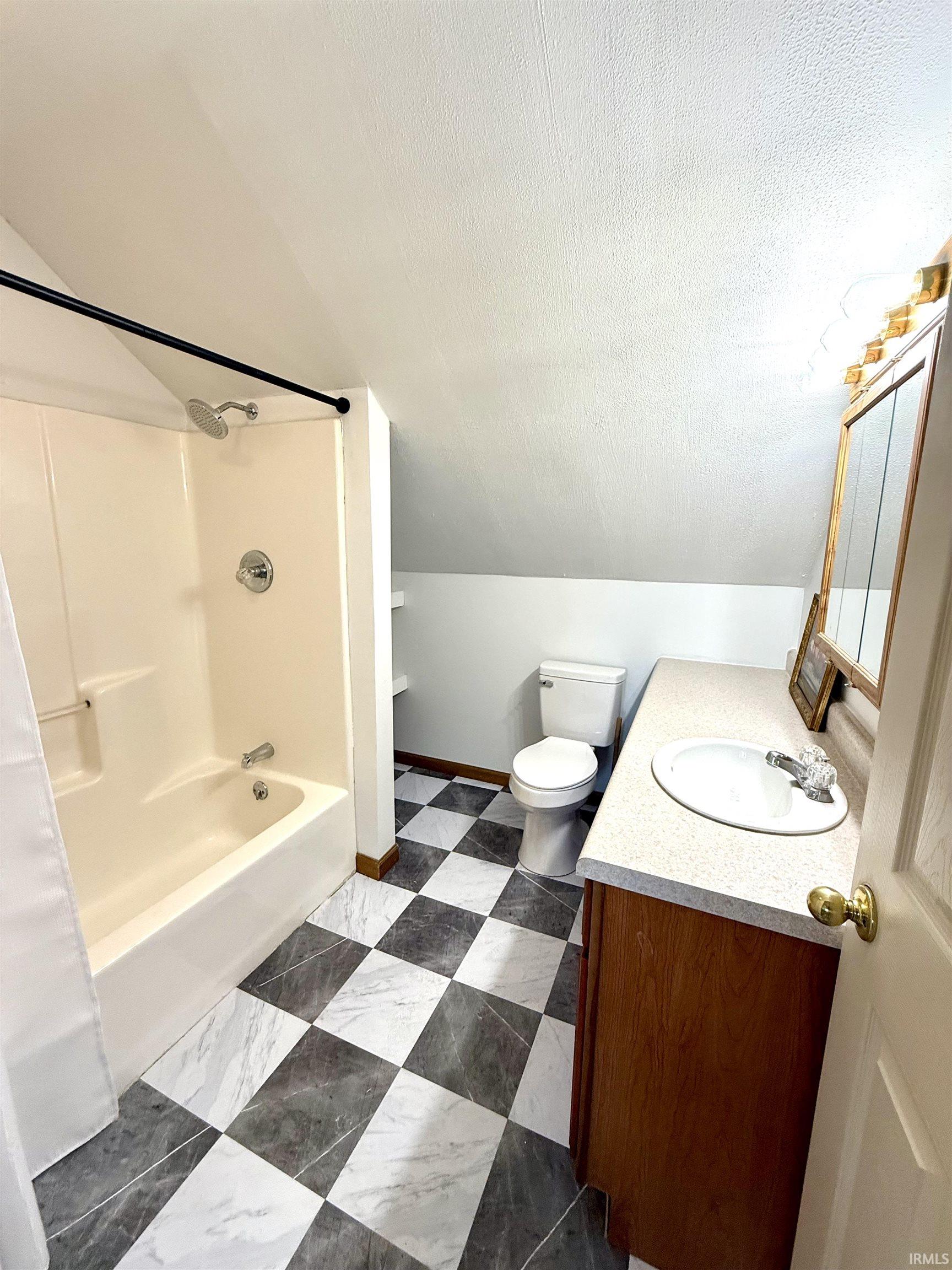 Photo 13 of 665 W Clark Street