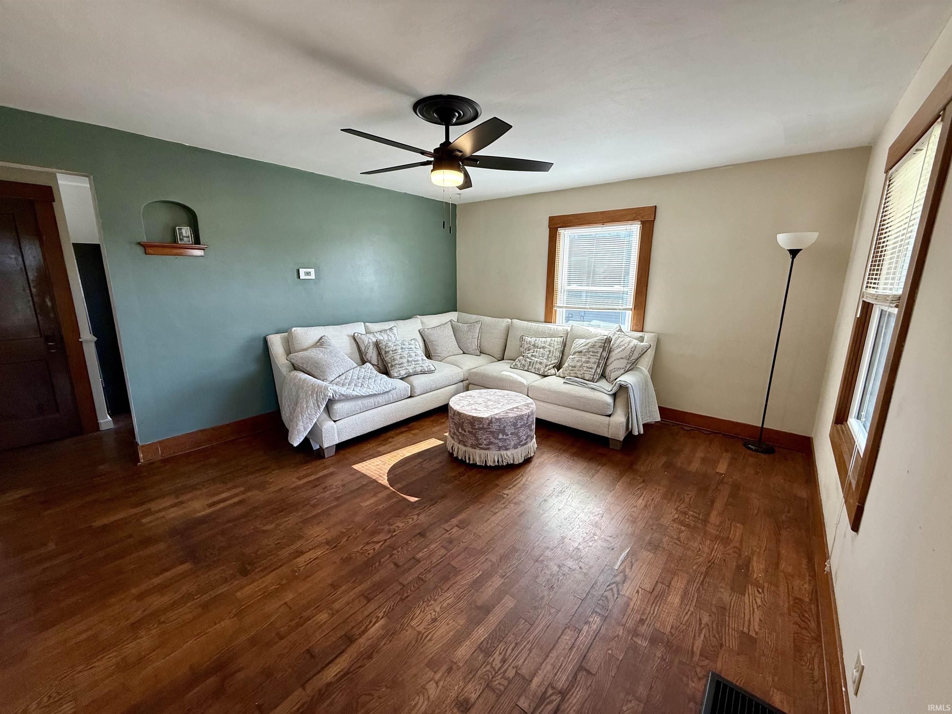 Photo 4 of 665 W Clark Street