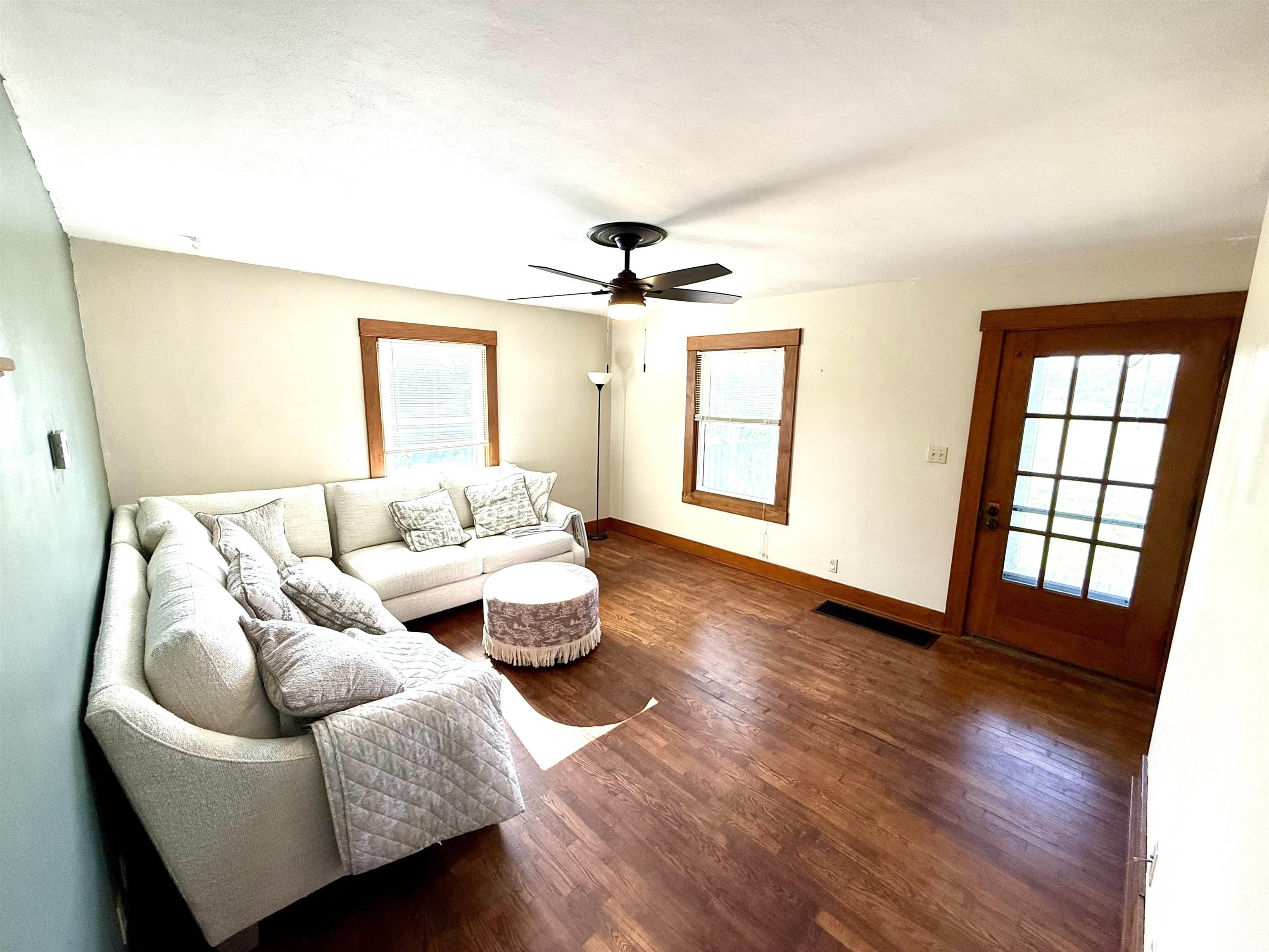Photo 5 of 665 W Clark Street