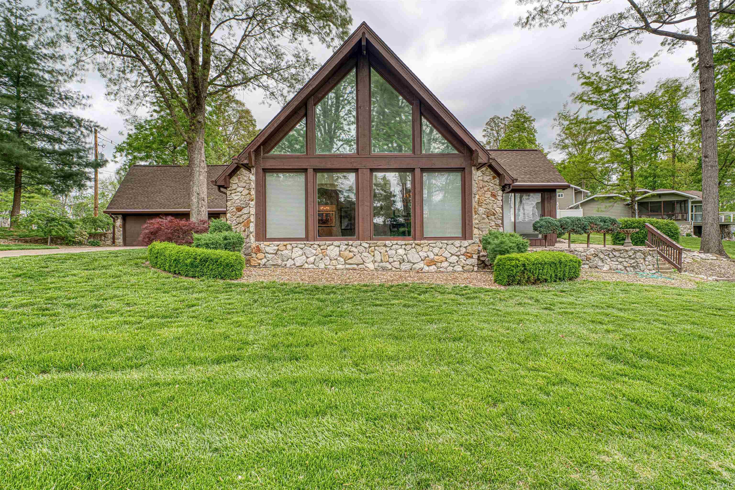 Homes for sale in Newburgh, IN | 6888 Miller Ln, Newburgh, IN 47630 | MLS# 202529713