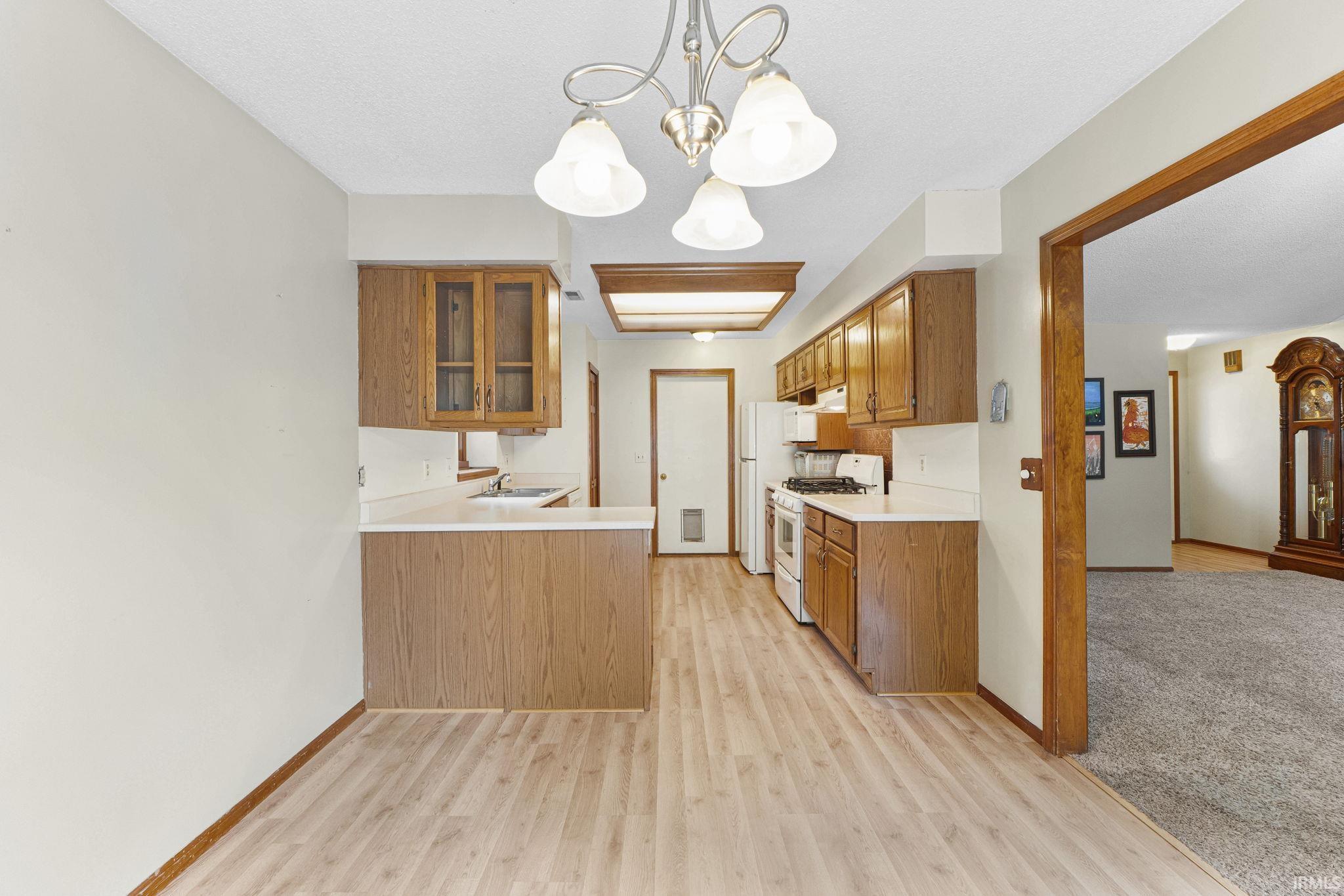 Photo 11 of 2808 Shady Hollow Place