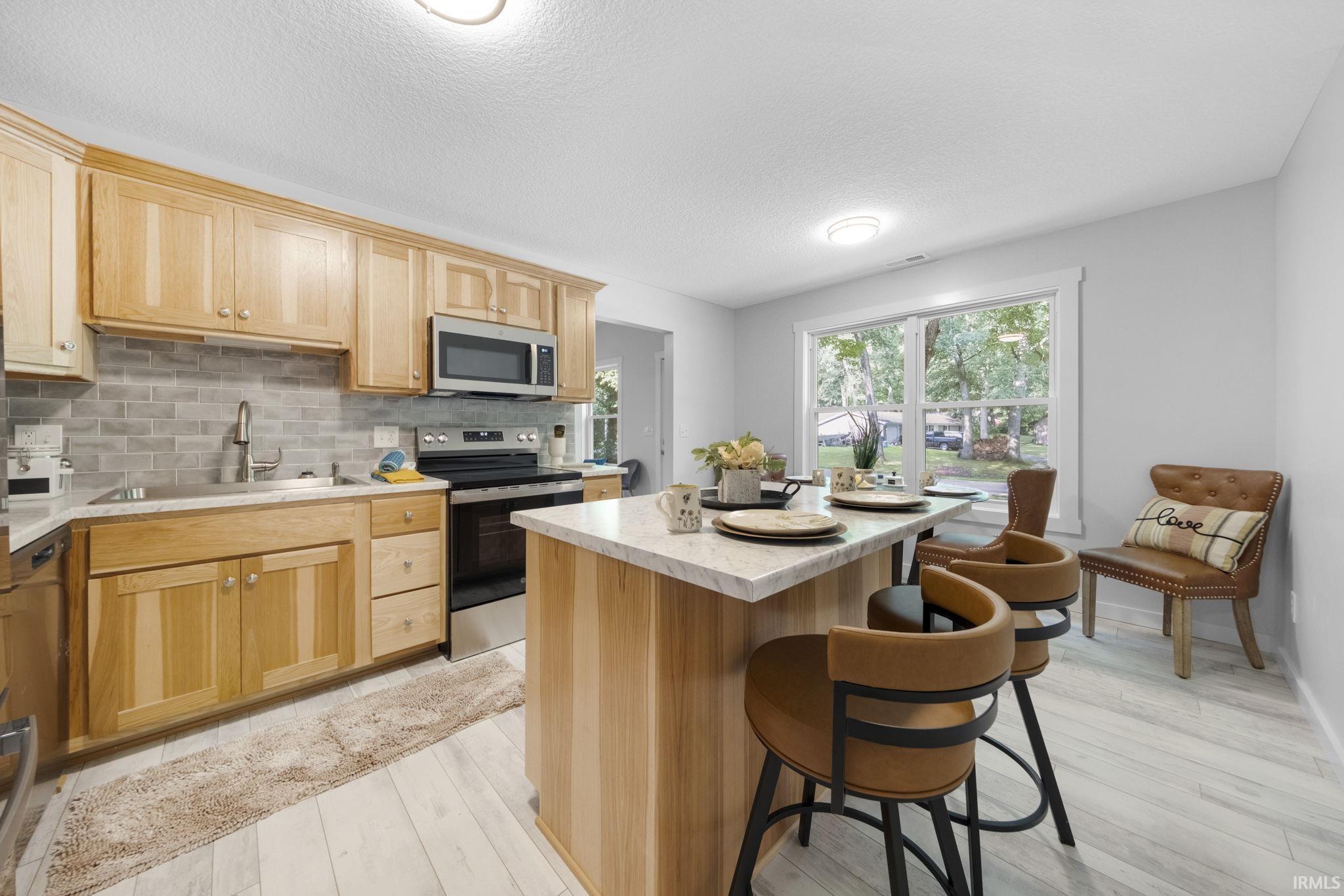 Photo 4 of 9304 N Oak Shore Drive