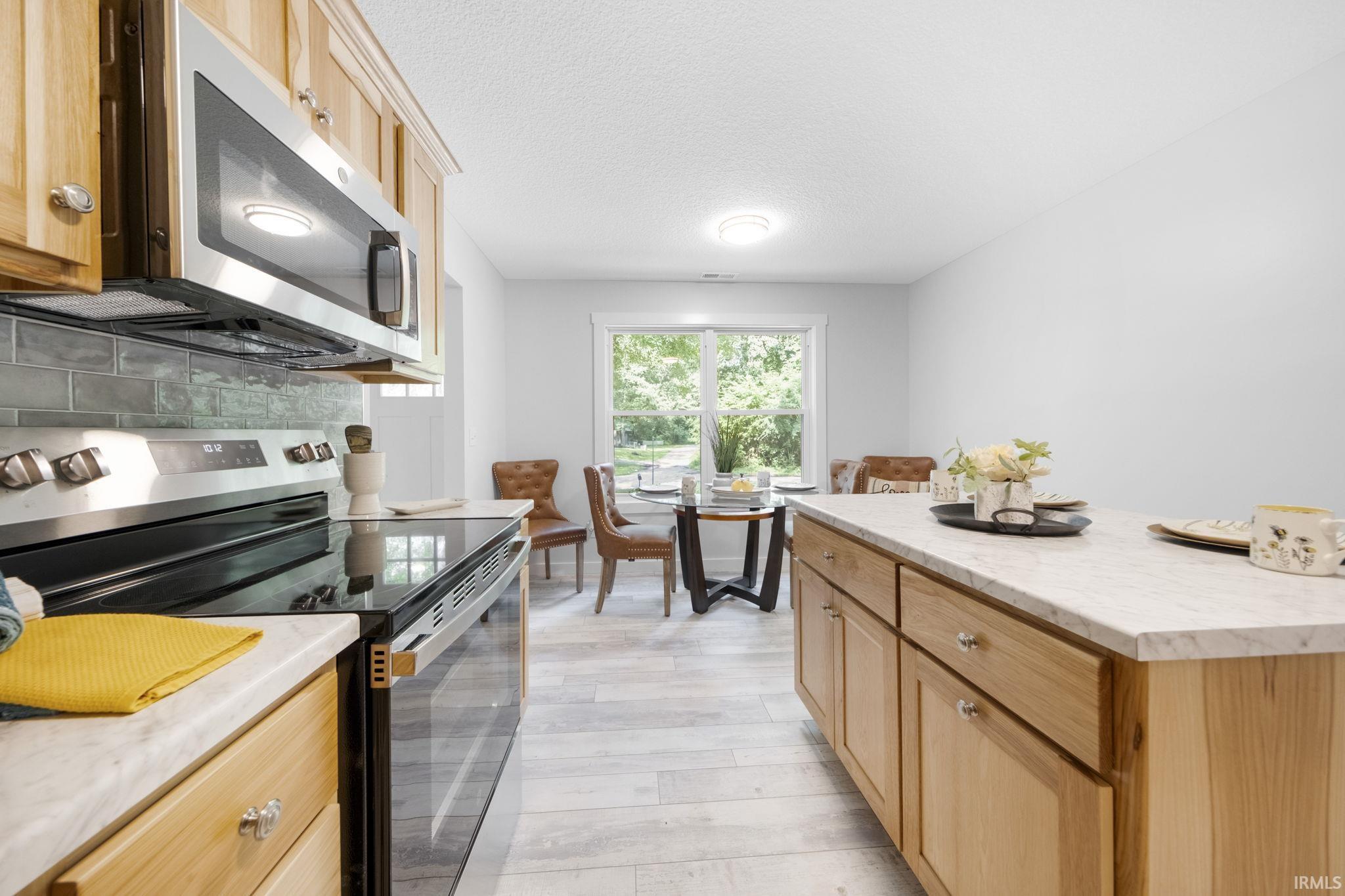Photo 5 of 9304 N Oak Shore Drive