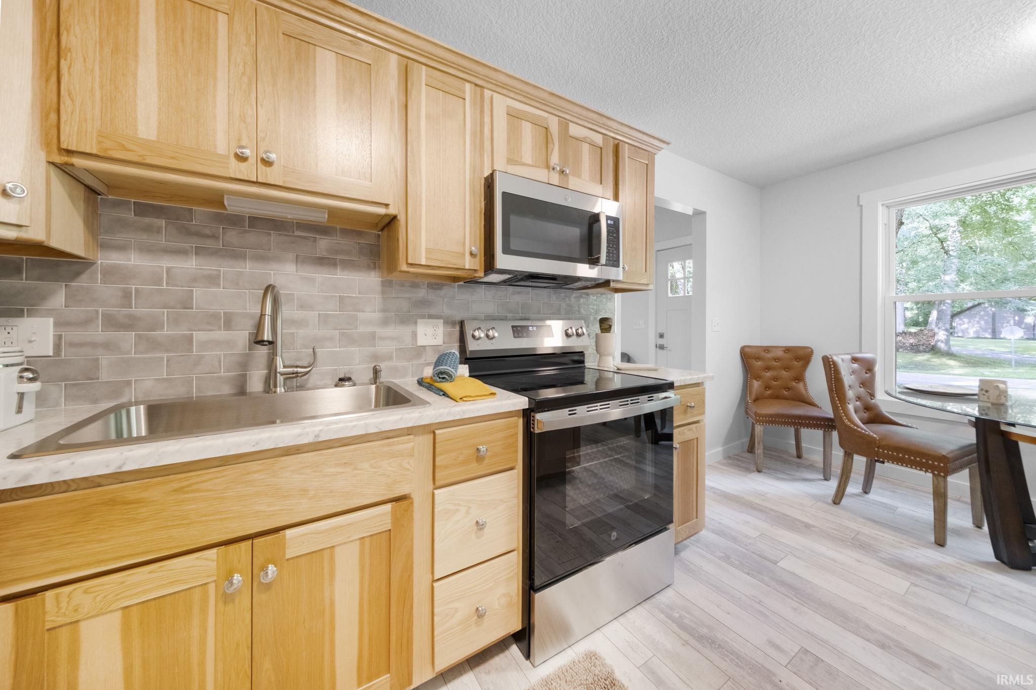 Photo 6 of 9304 N Oak Shore Drive